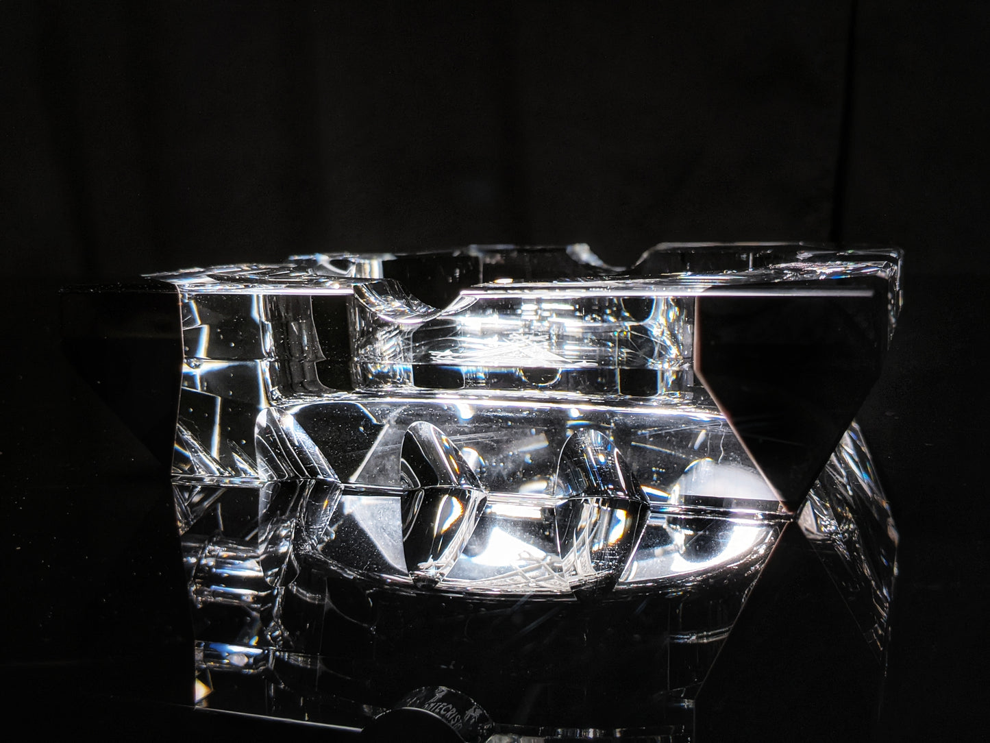 MONTECRISTO SIGNATURE CRYSTAL ASHTRAY Measure 6"square