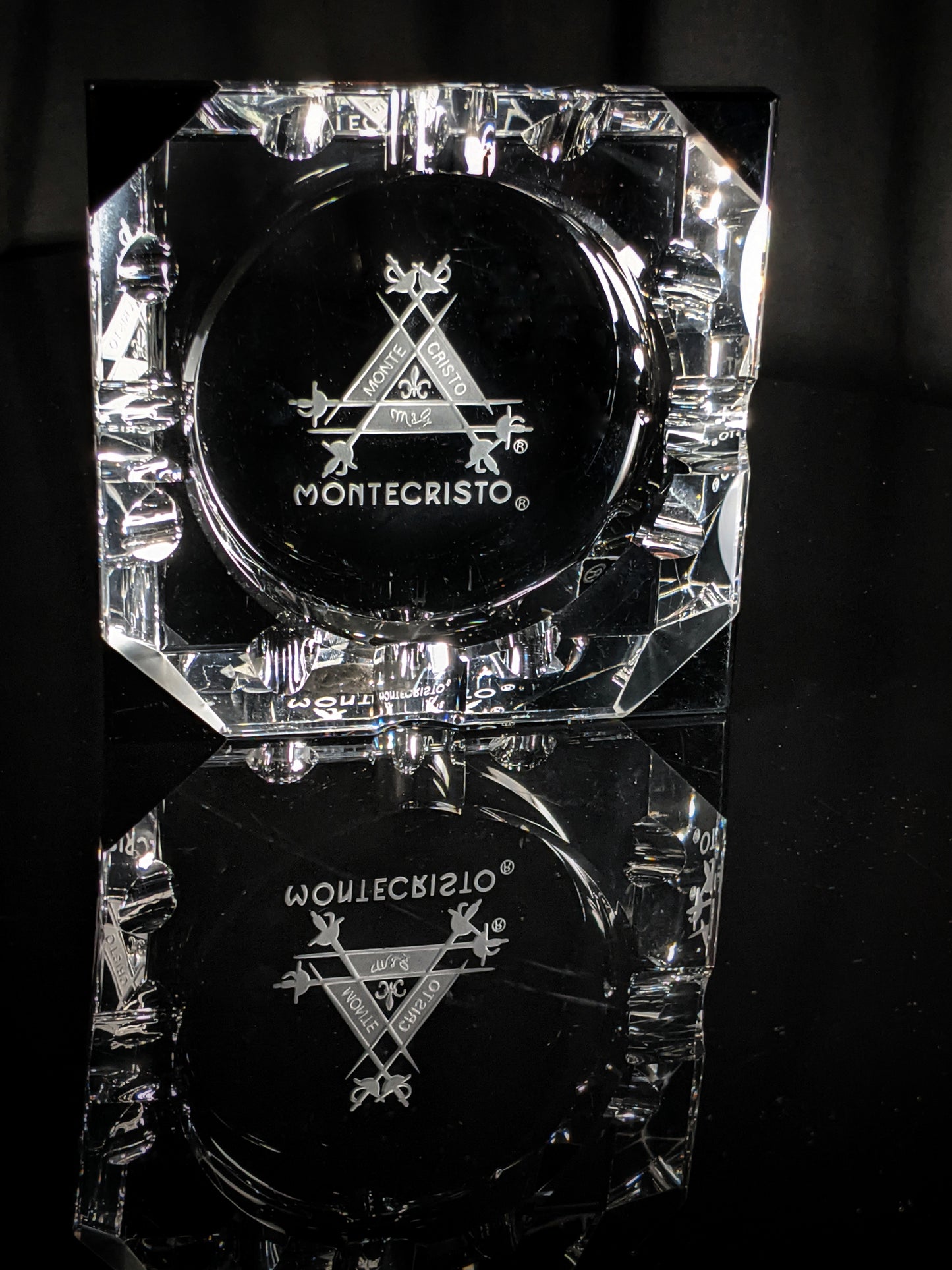 MONTECRISTO SIGNATURE CRYSTAL ASHTRAY Measure 6"square