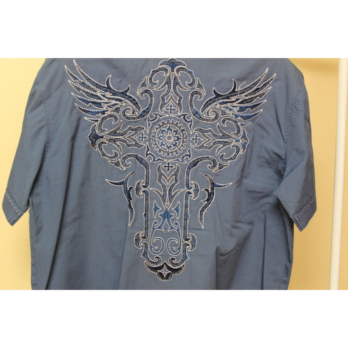 Men's Victorious Los Angeles Blue Short Sleeve Button Up Shirt Size Medium