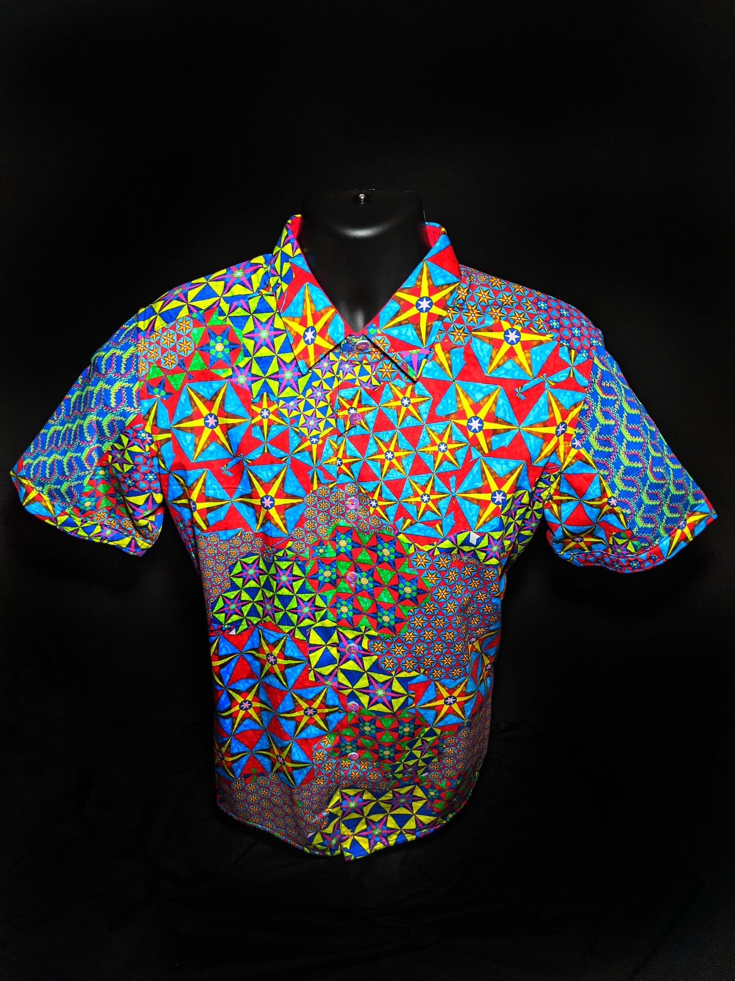 Robert Graham Prism Limited Edition Short Sleeve Shirt. Medium Size