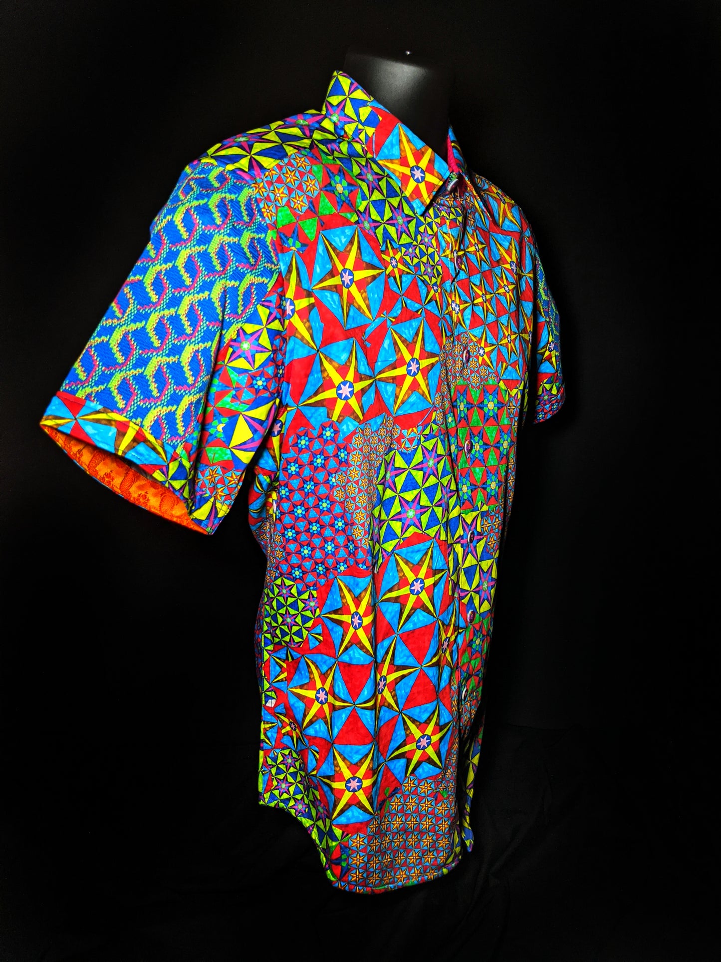 Robert Graham Prism Limited Edition Short Sleeve Shirt. Medium Size