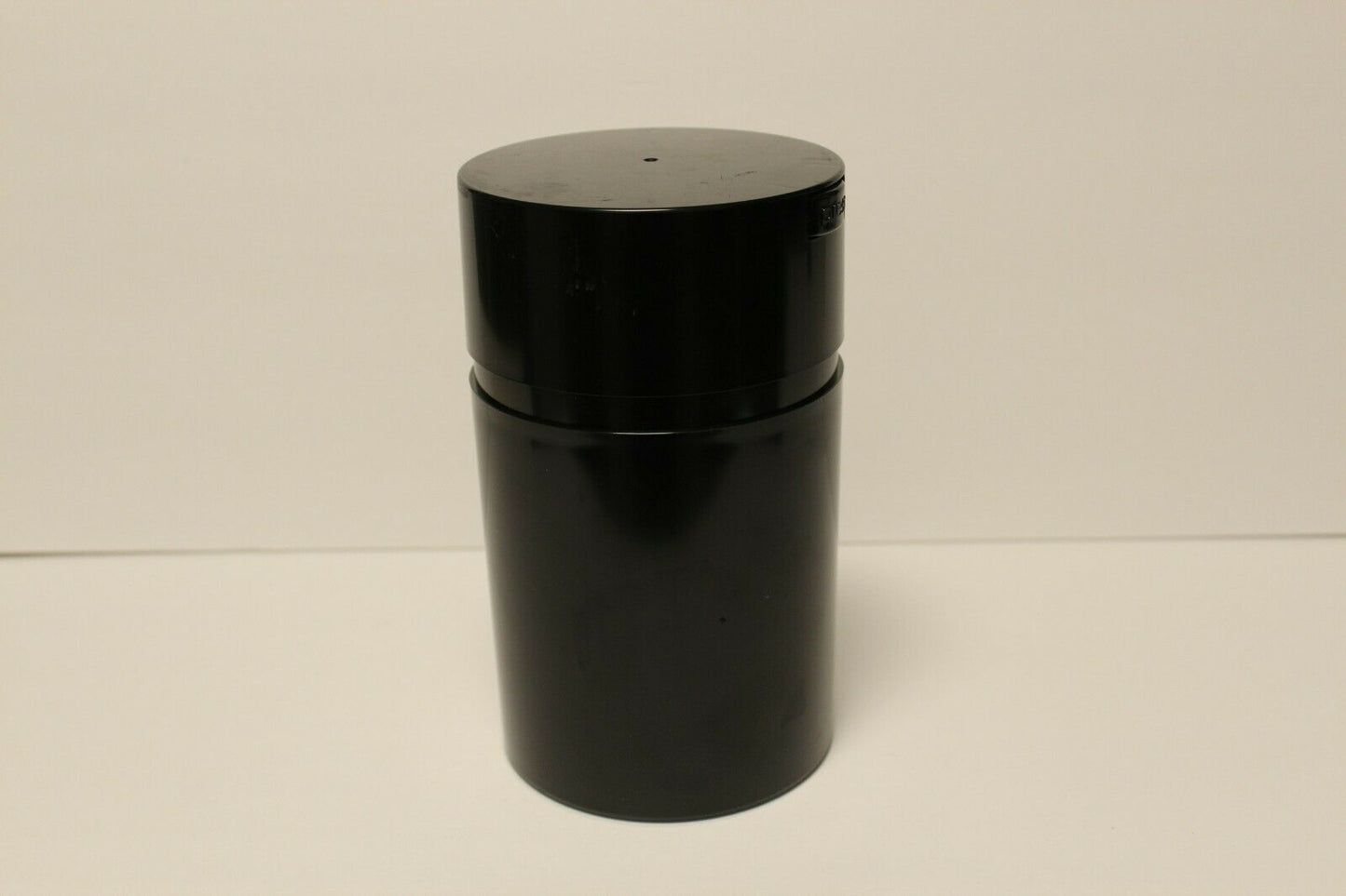 Black Vacuum-Sealed Humidor