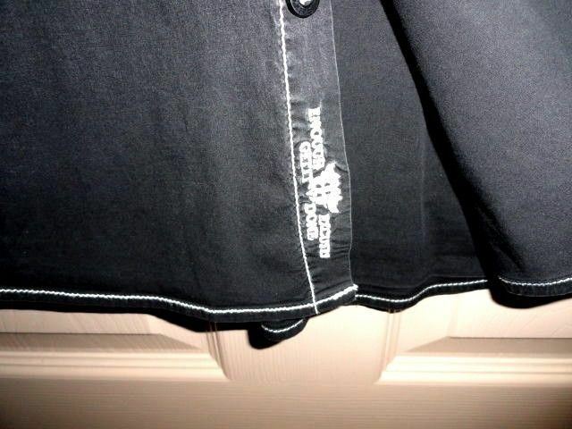 Roar Signature Short Sleeve Button Up Shirt Size Medium