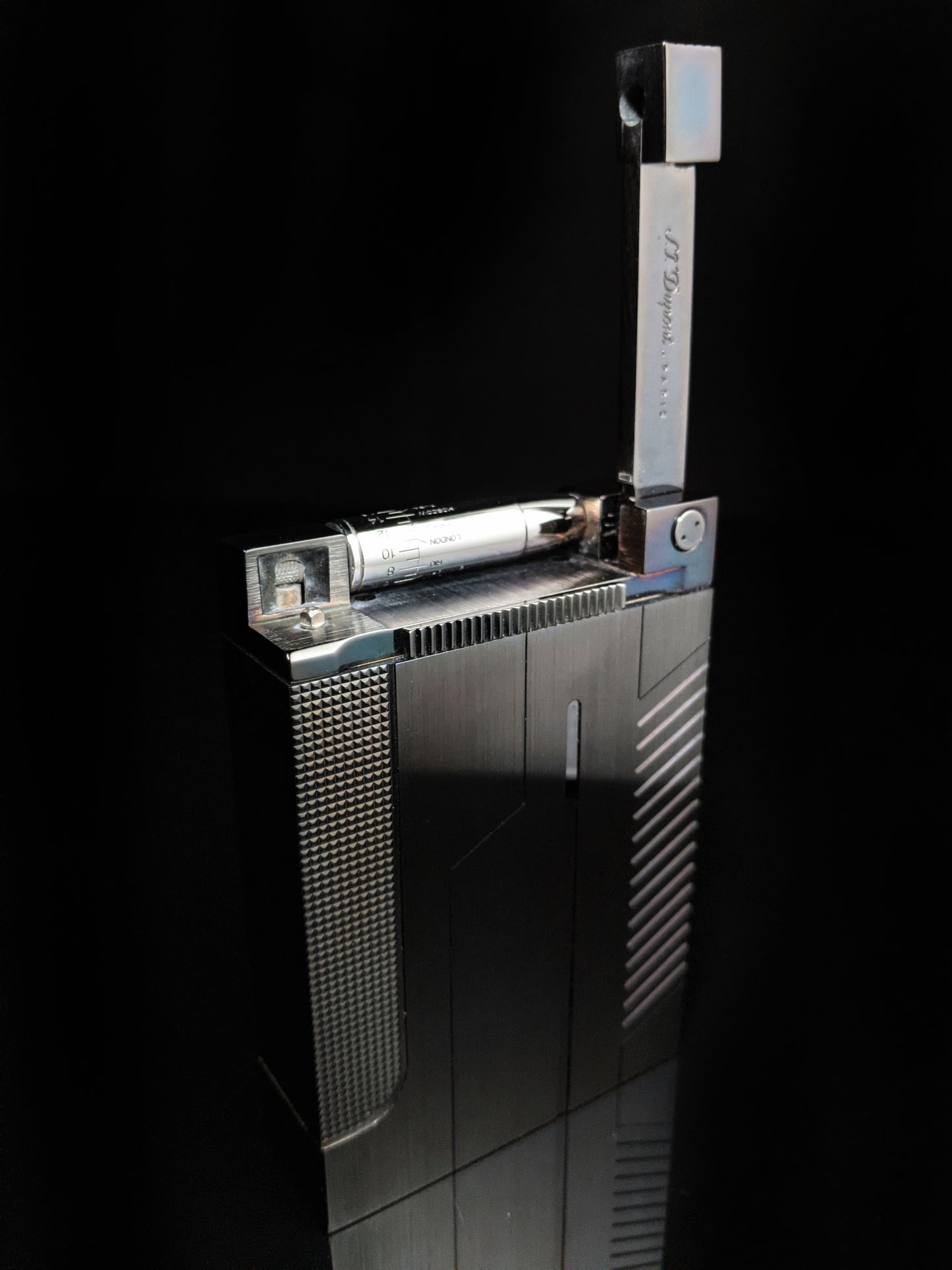 S.T. Dupont James Bond 007 Black Gunmetal Table Lighter ( Empty No Gas )