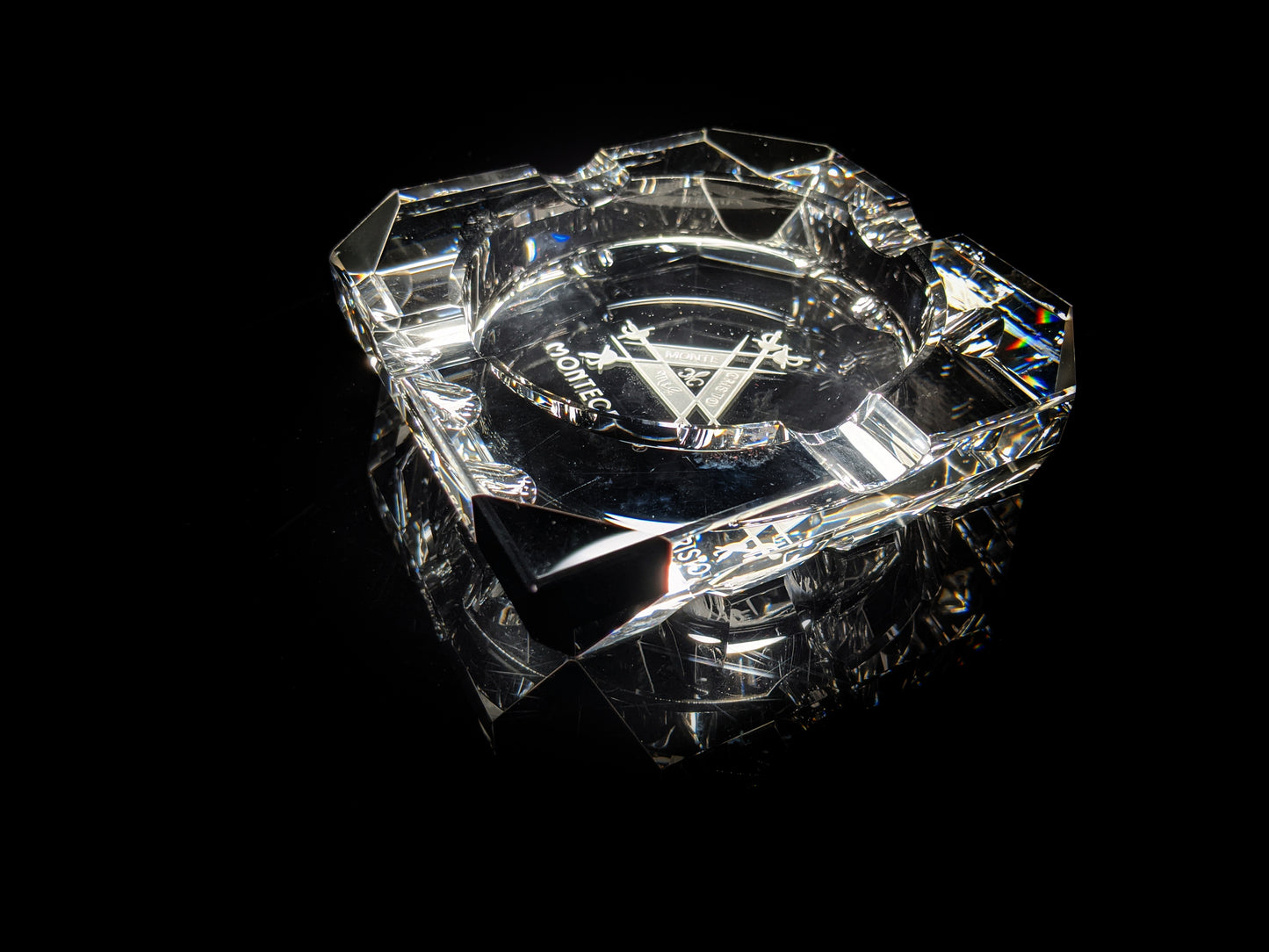 MONTECRISTO SIGNATURE CRYSTAL ASHTRAY Measure 6"square