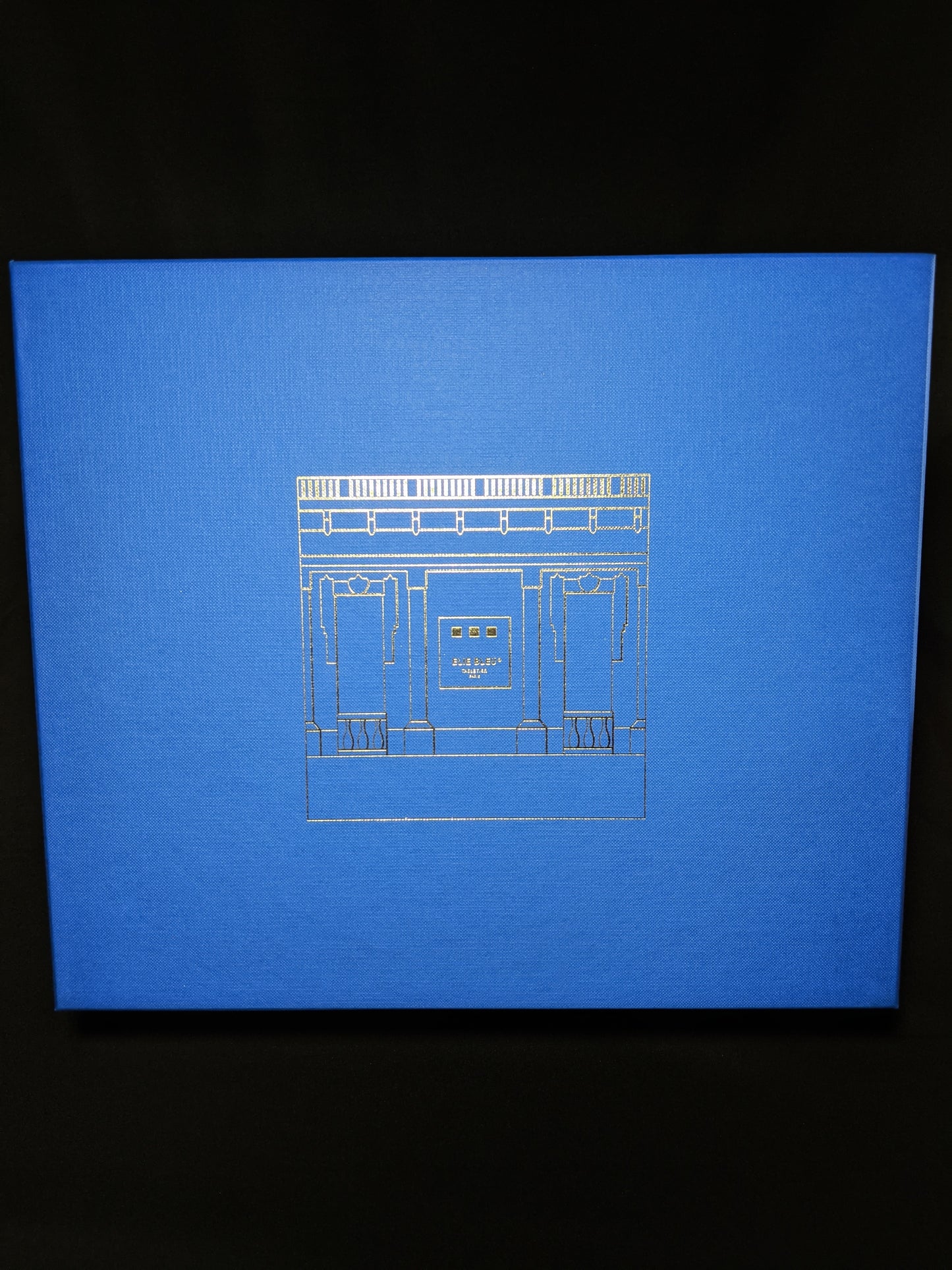 Elie Bleu Alba Red Sycamore Humidor 110 count