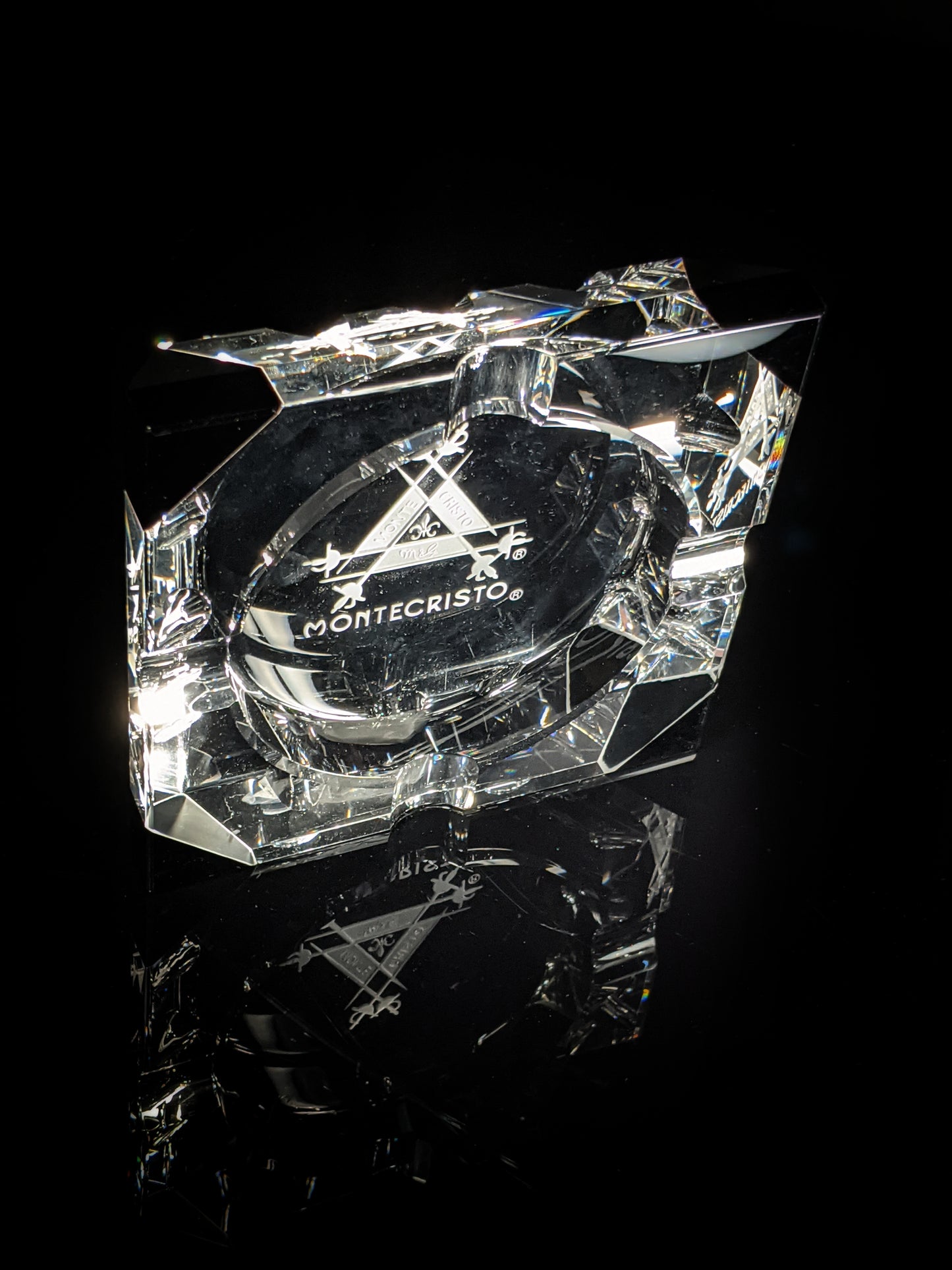 MONTECRISTO SIGNATURE CRYSTAL ASHTRAY Measure 6"square