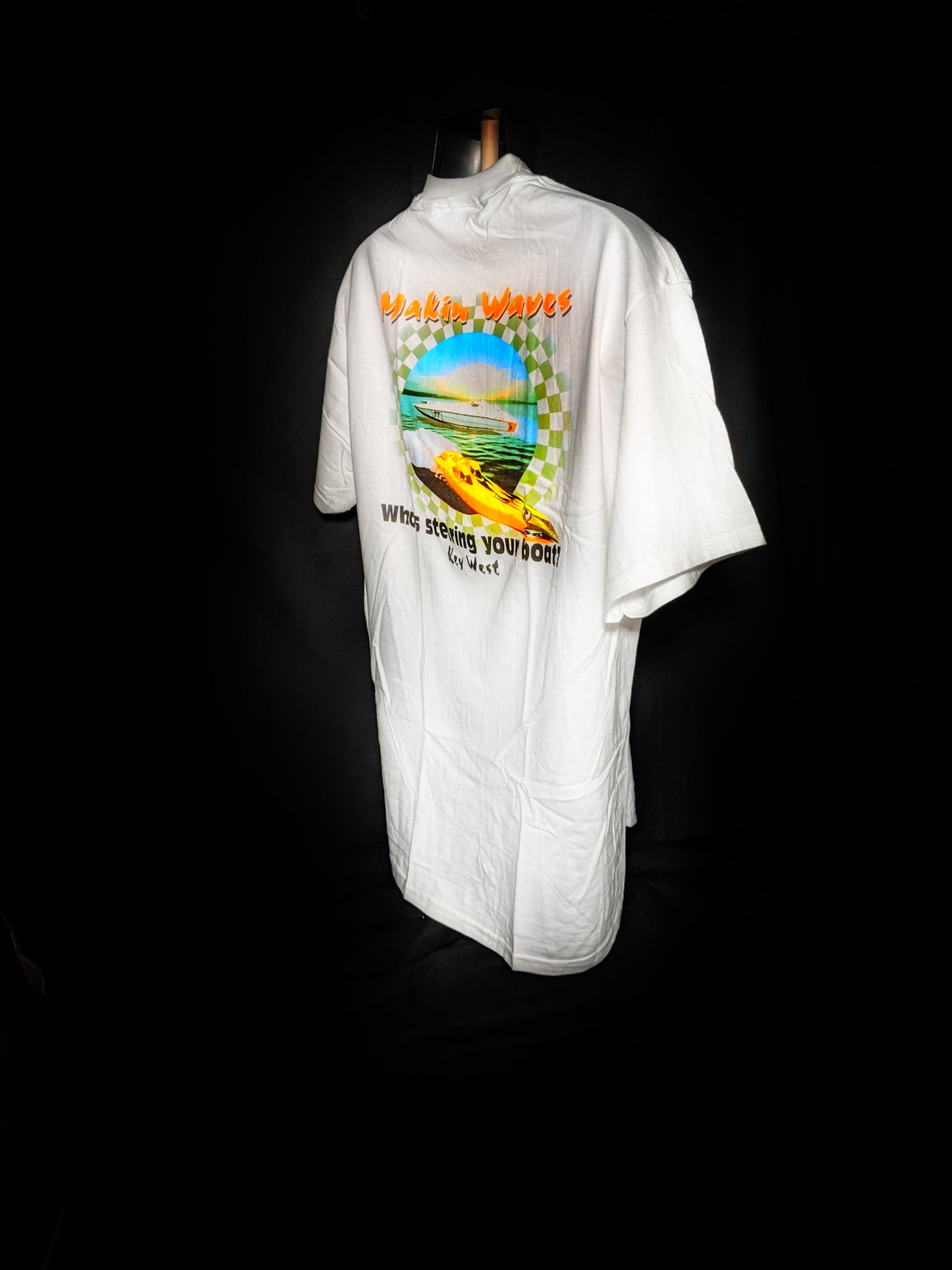 " Makin Waves "  Offshore Powerboat Beefy-T Shirt