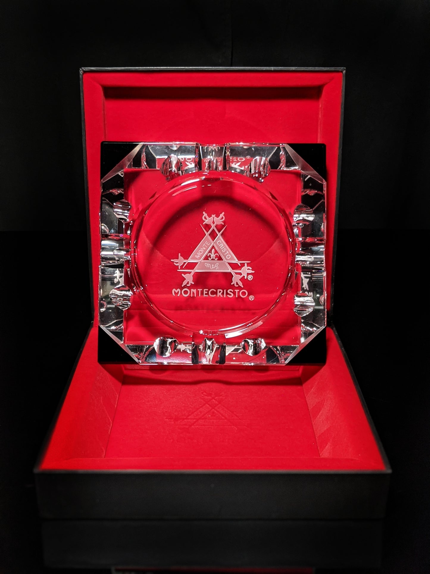 MONTECRISTO SIGNATURE CRYSTAL ASHTRAY Measure 6"square