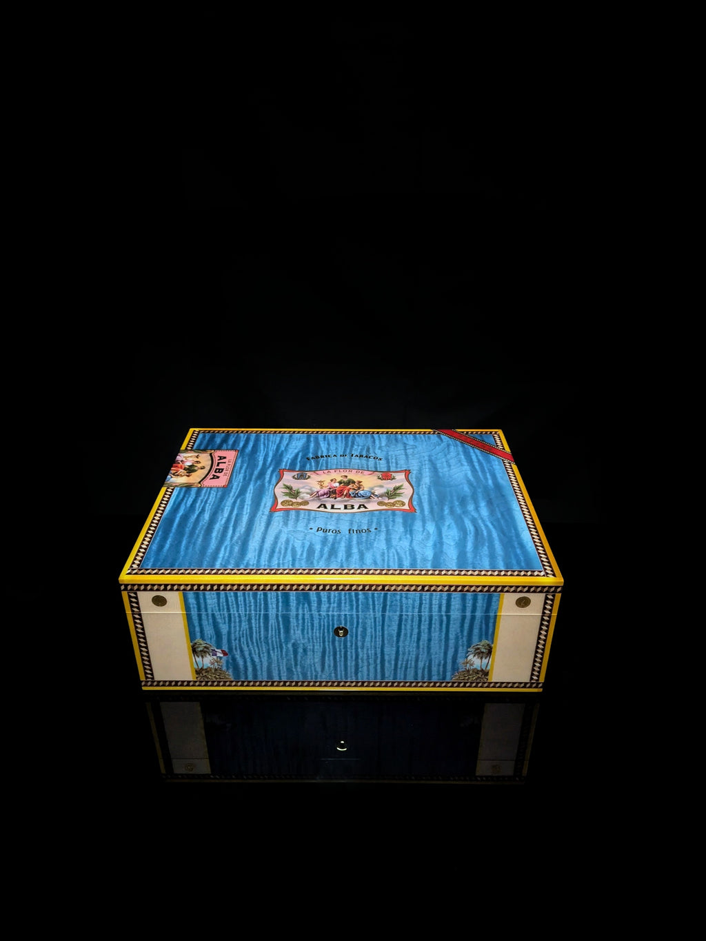 Elie Bleu Alba Blue Sycamore Humidor 200 ct.