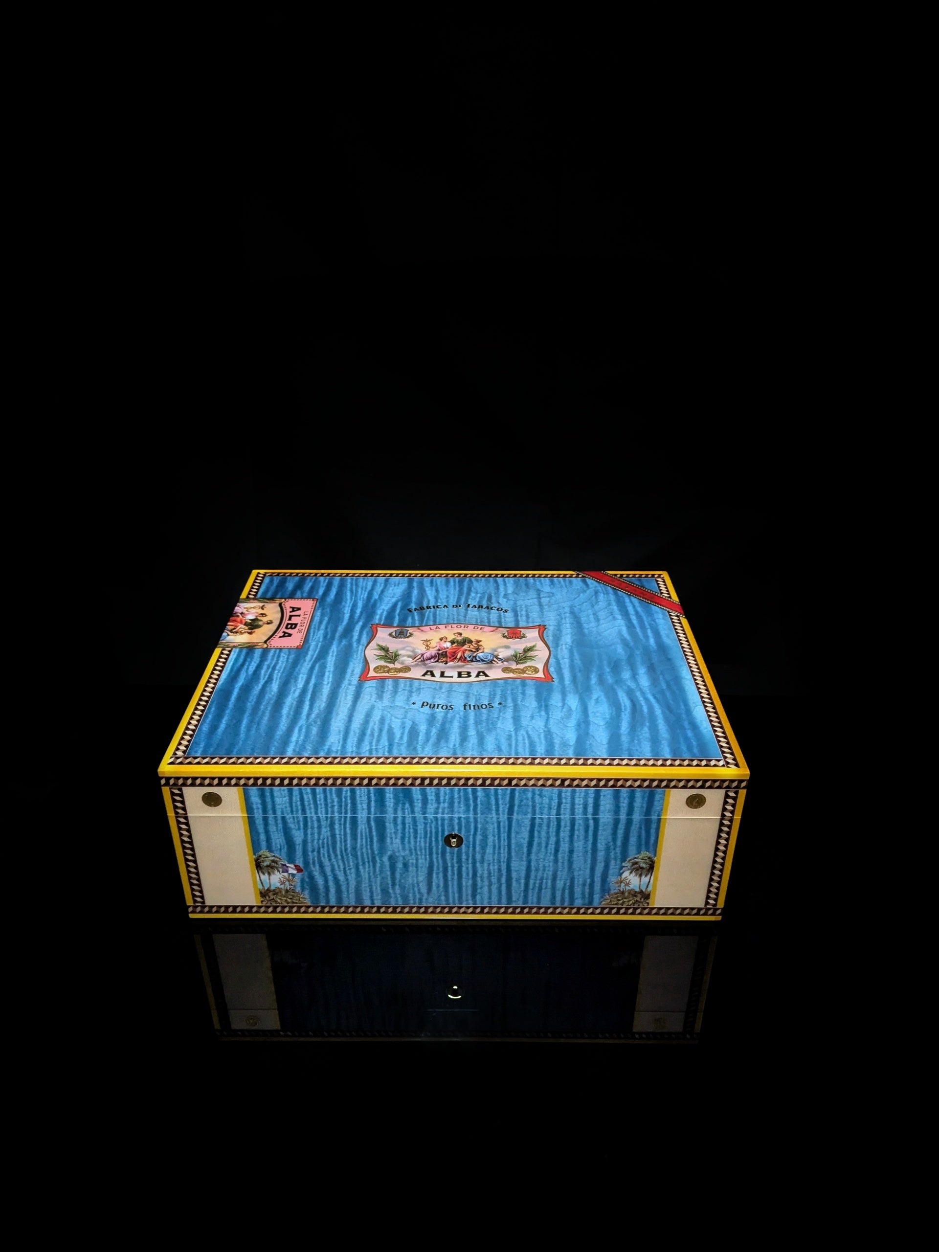 Elie Bleu Alba Blue Sycamore Humidor 200 ct.