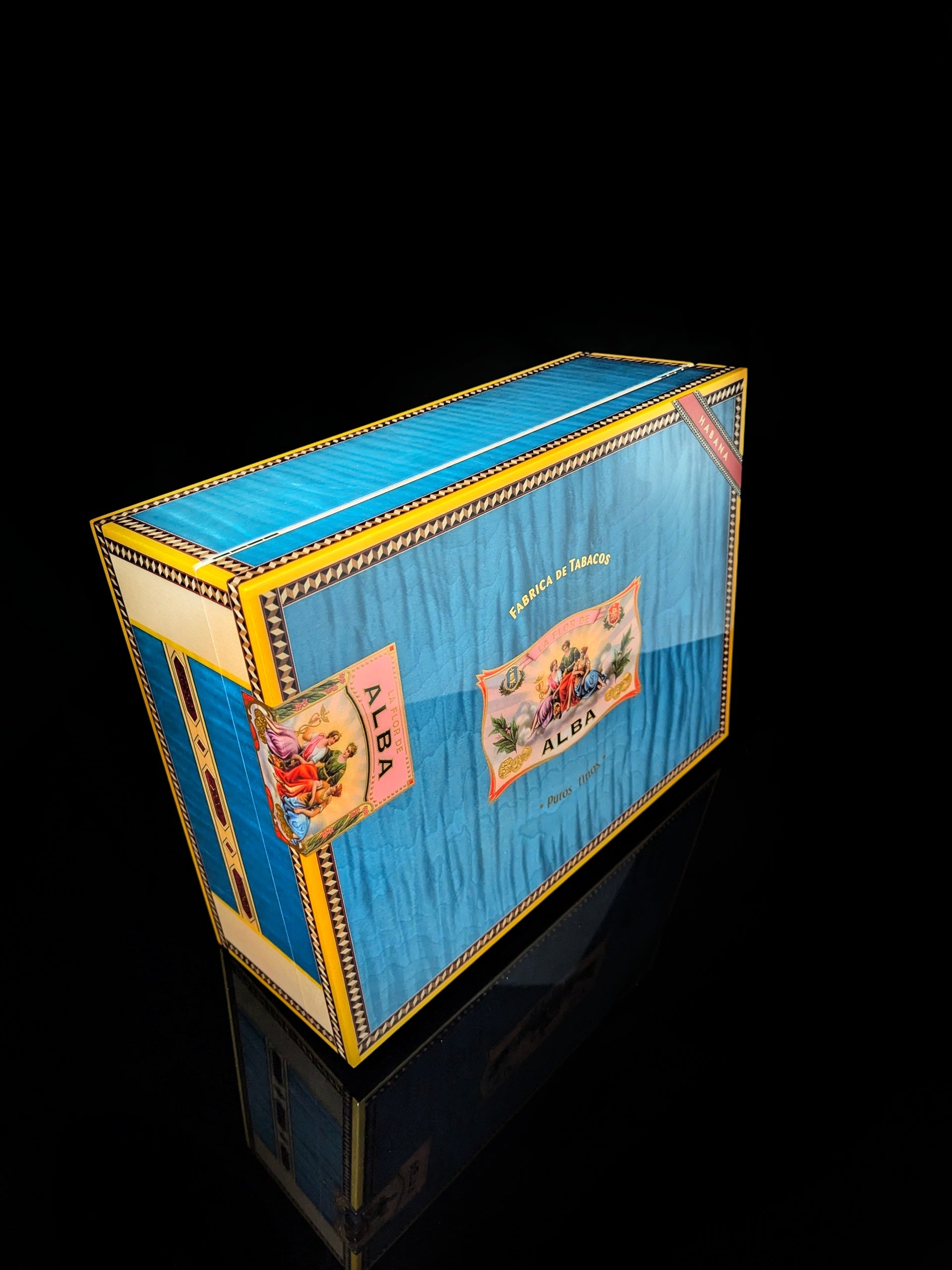 Elie Bleu Alba Blue Sycamore Humidor 200 ct.