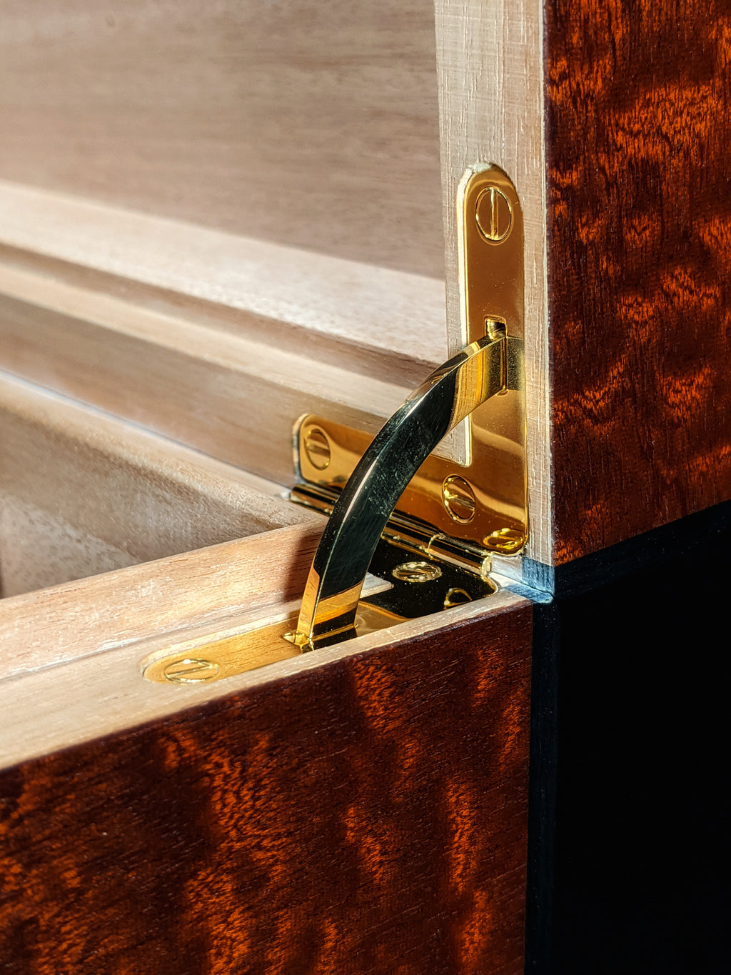 Elie Bleu Dappled Sapele Humidor 75 Count