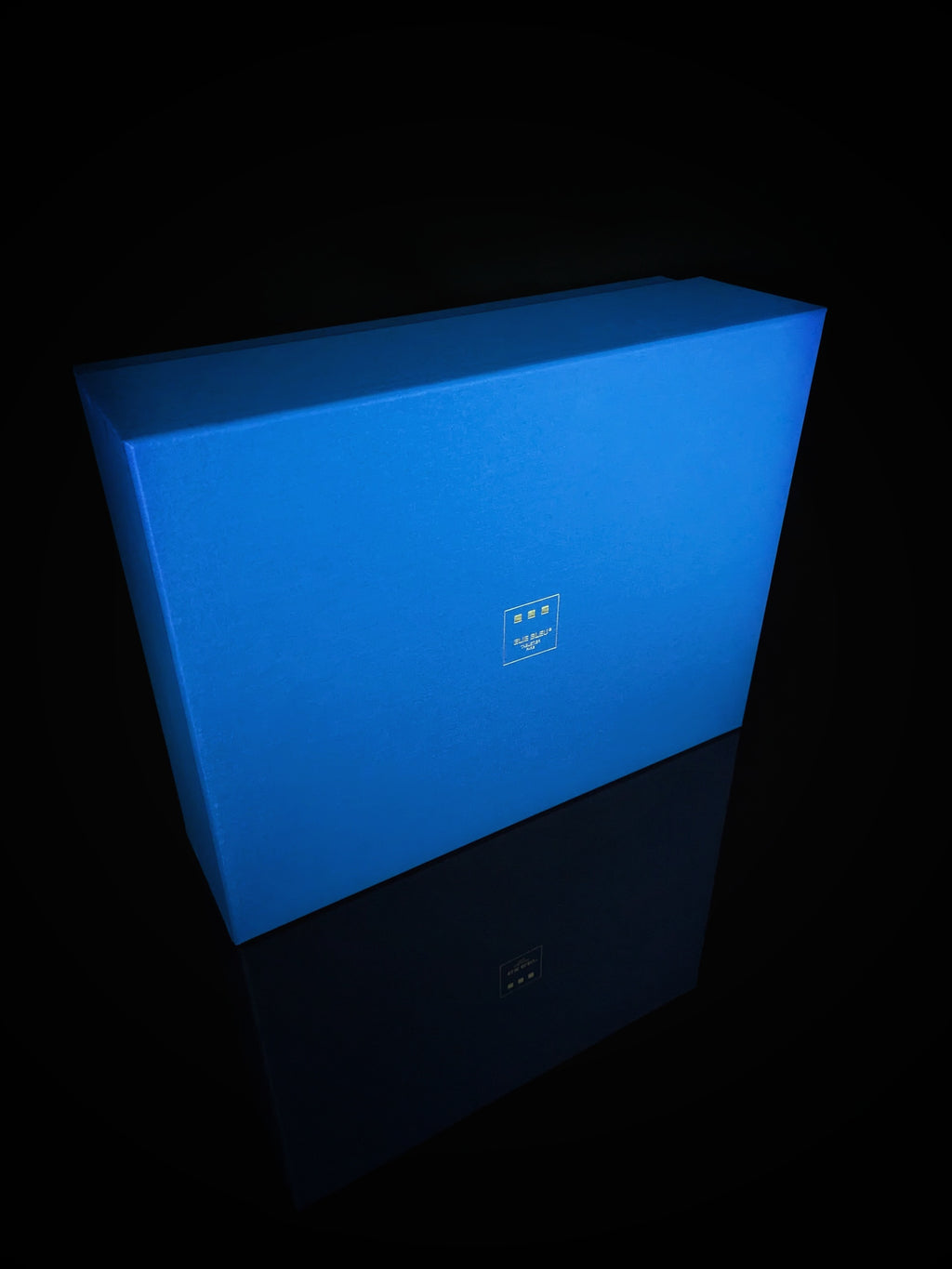 Elie Bleu Alba Blue Sycamore Humidor 200 ct.
