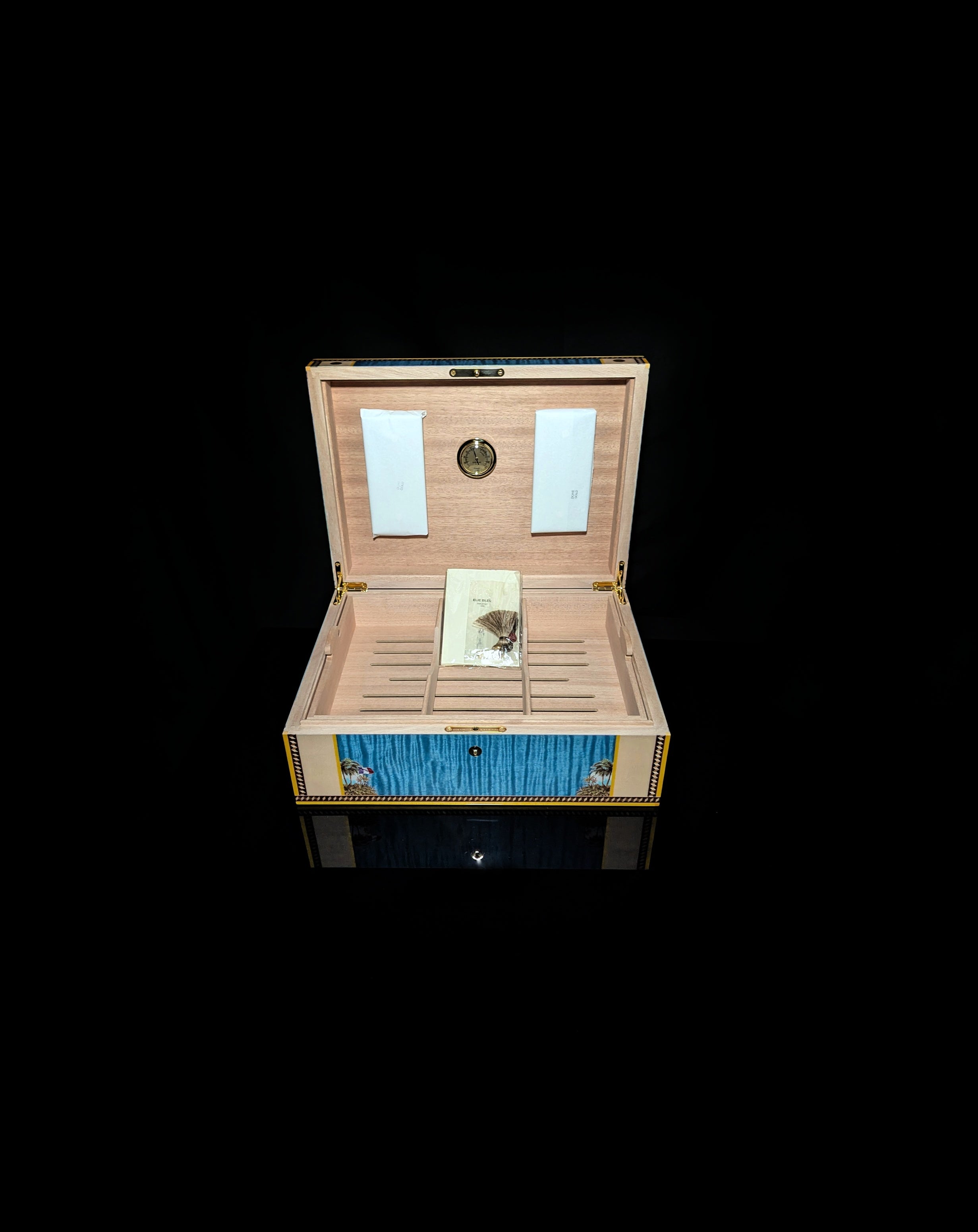 Elie Bleu Alba Blue Sycamore Humidor 200 ct.