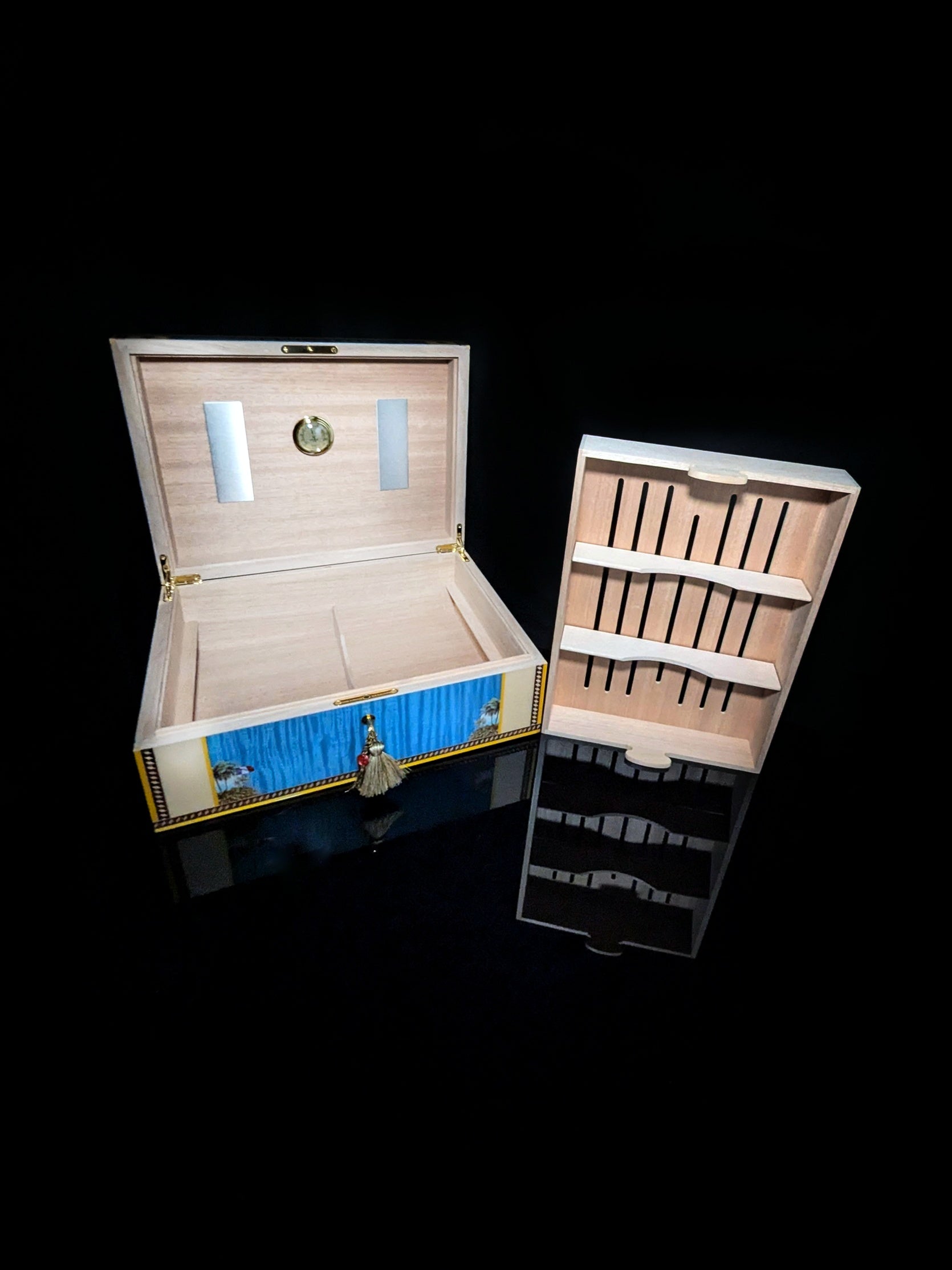 Elie Bleu Alba Blue Sycamore Humidor 200 ct.