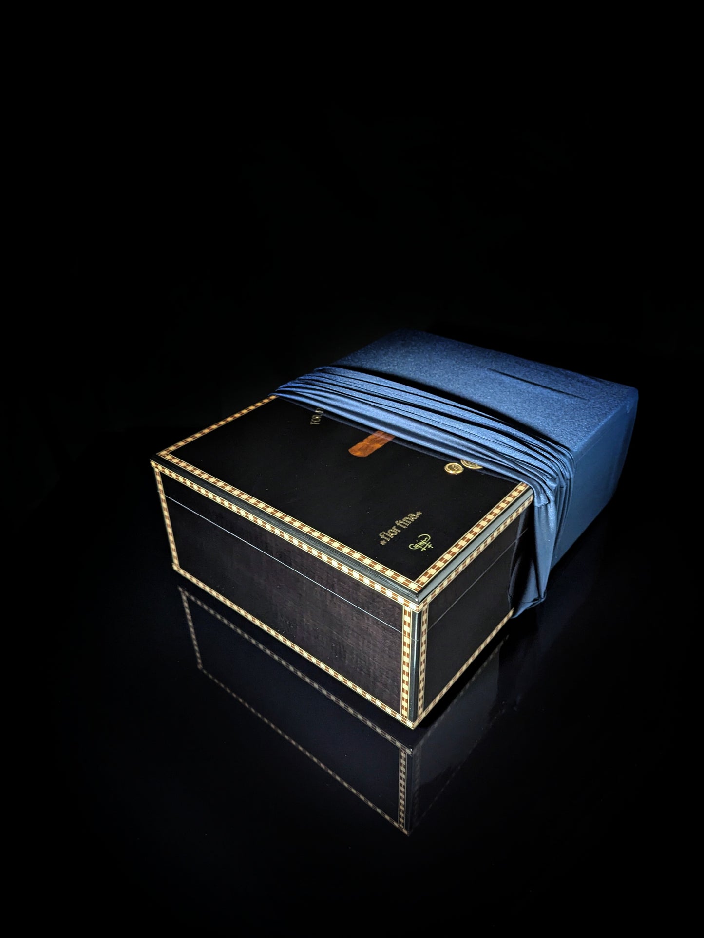 Elie Bleu Medals Black Sycamore humidor 200 count NIB