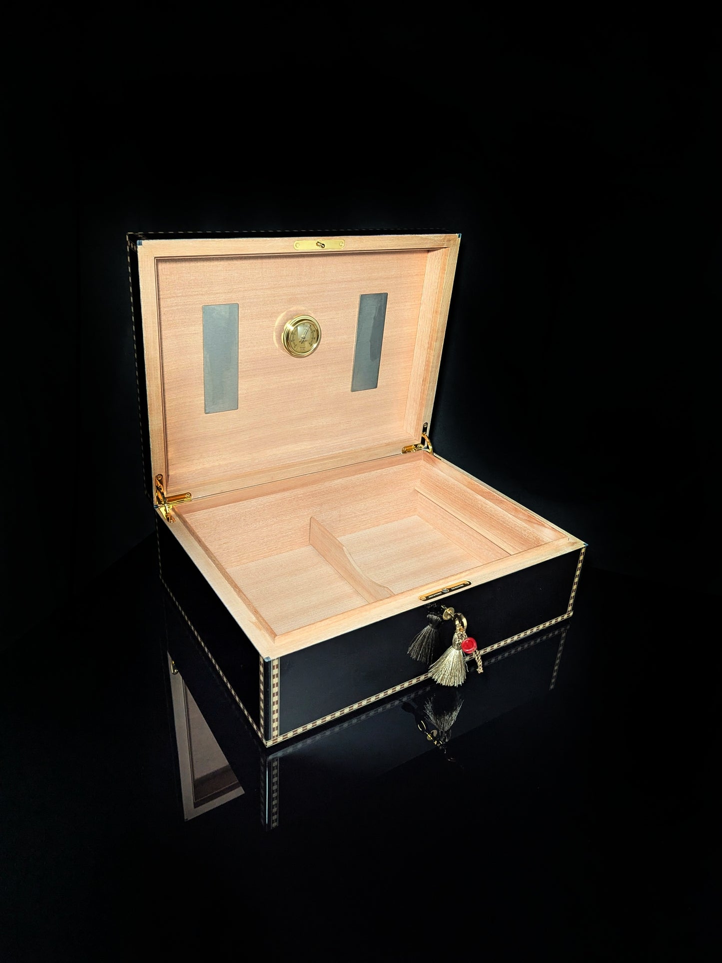 Elie Bleu Medals Black Sycamore humidor 200 count NIB