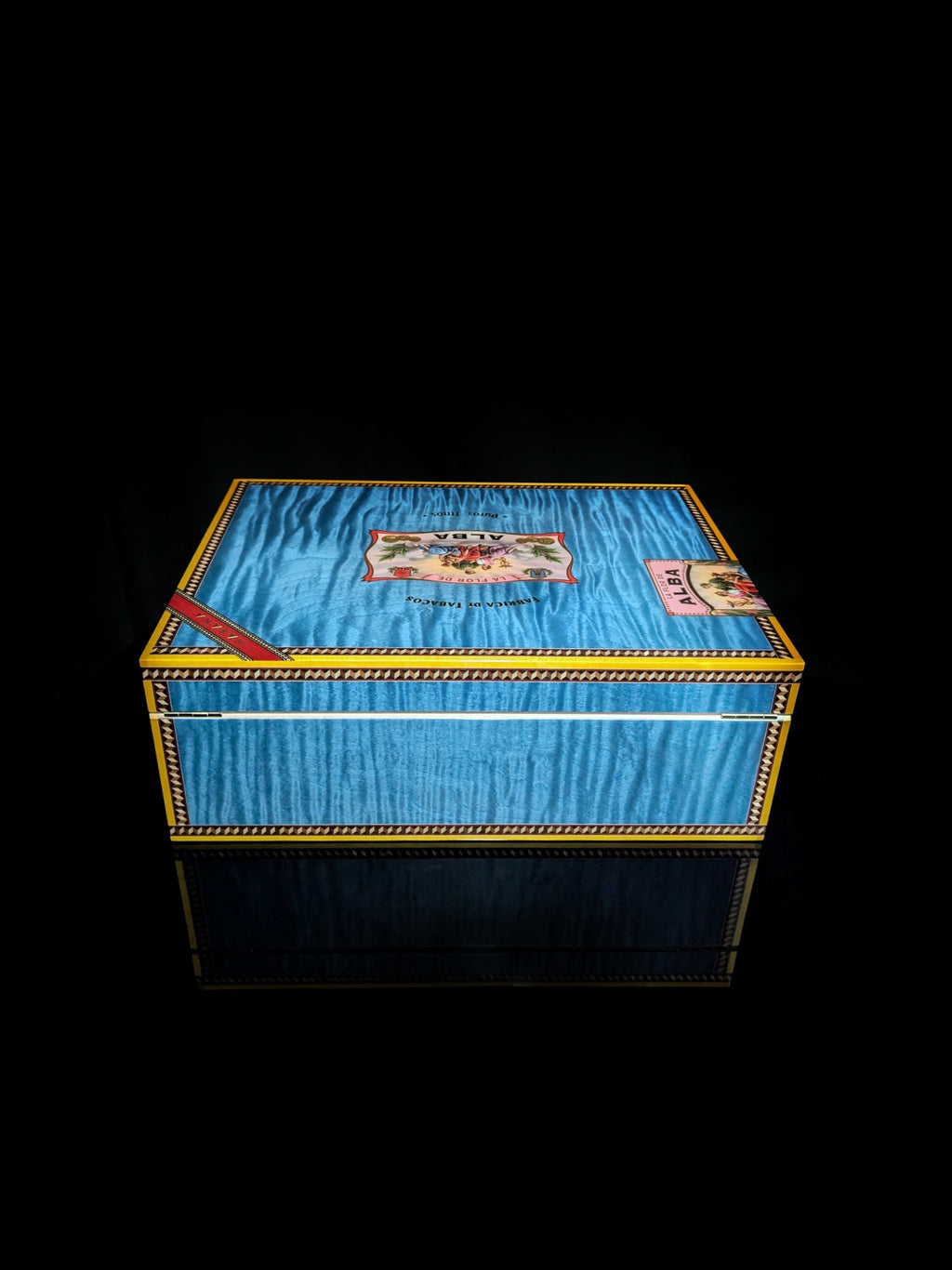 Elie Bleu Alba Blue Sycamore Humidor 200 ct.