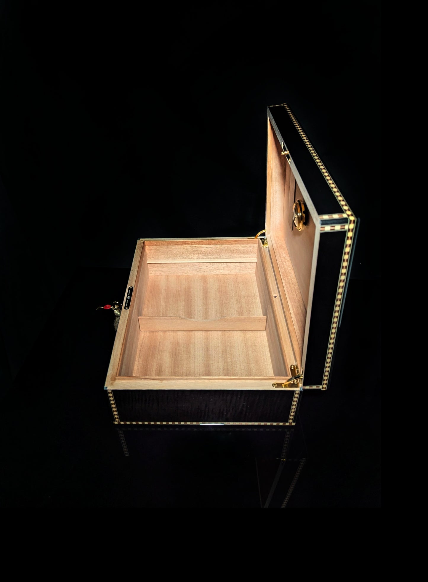 Elie Bleu Medals Black Sycamore humidor 200 count NIB