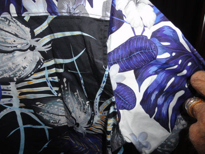 Robert Graham Moyie Springs Short Sleeve Shirt Size Medium