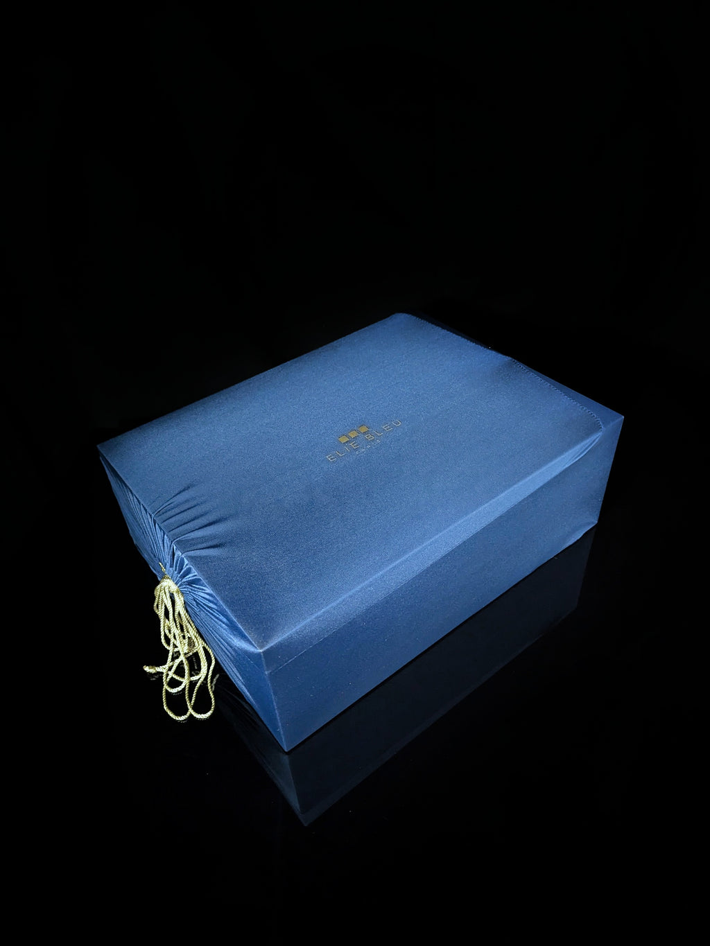 Elie Bleu Alba Blue Sycamore Humidor 200 ct.
