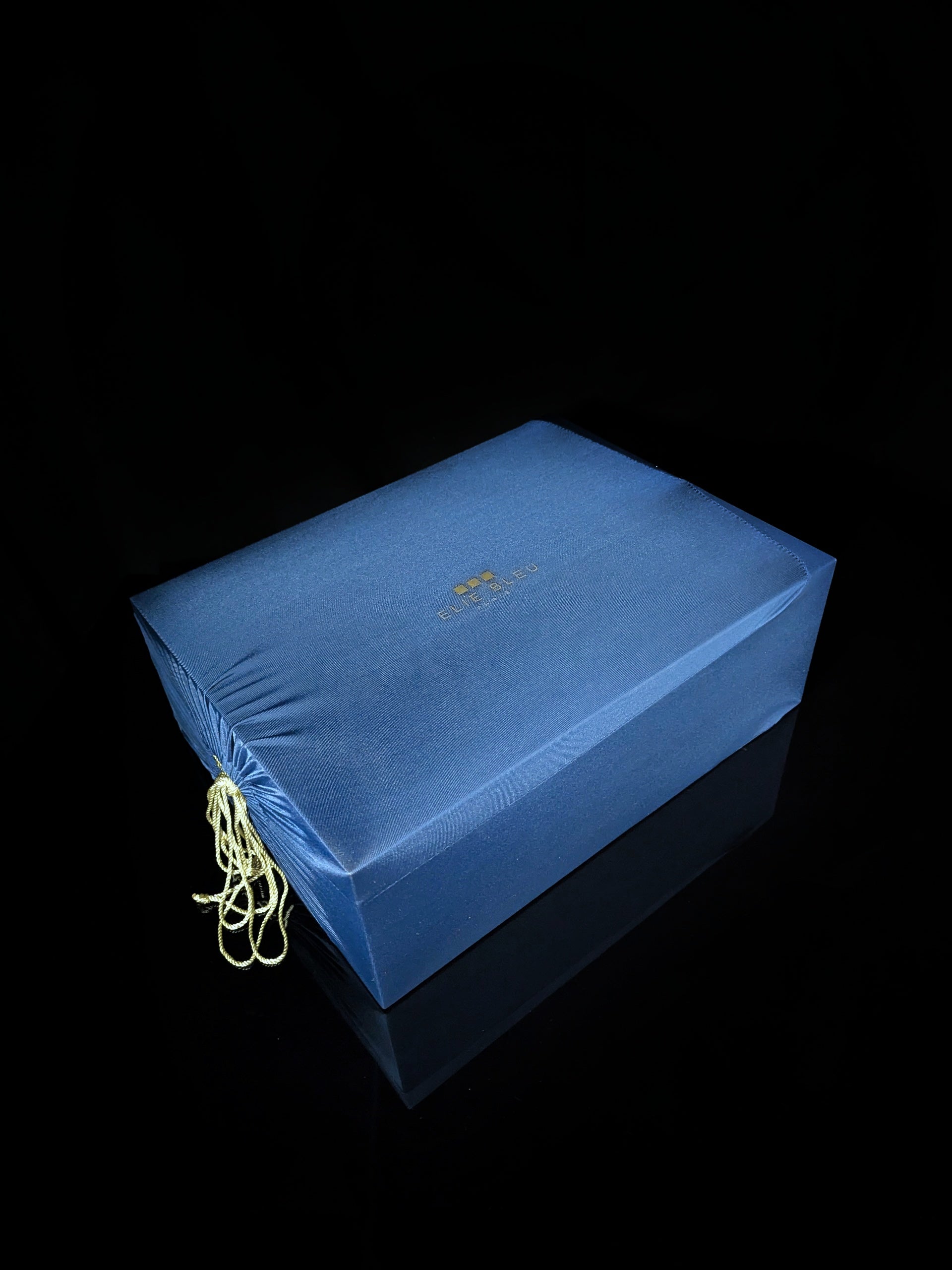 Elie Bleu Alba Blue Sycamore Humidor 200 ct.