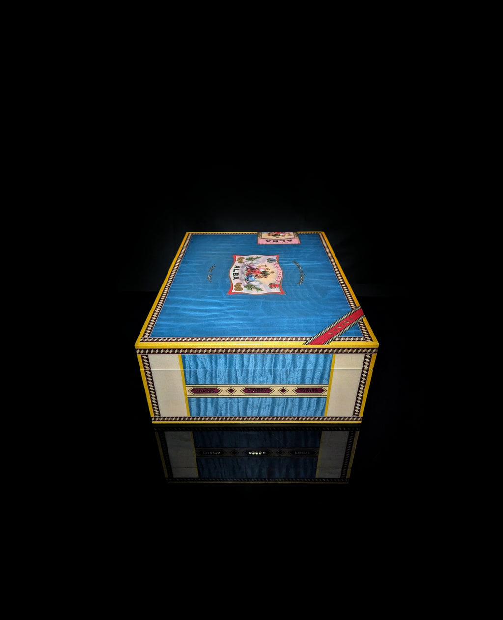 Elie Bleu Alba Blue Sycamore Humidor 200 ct.