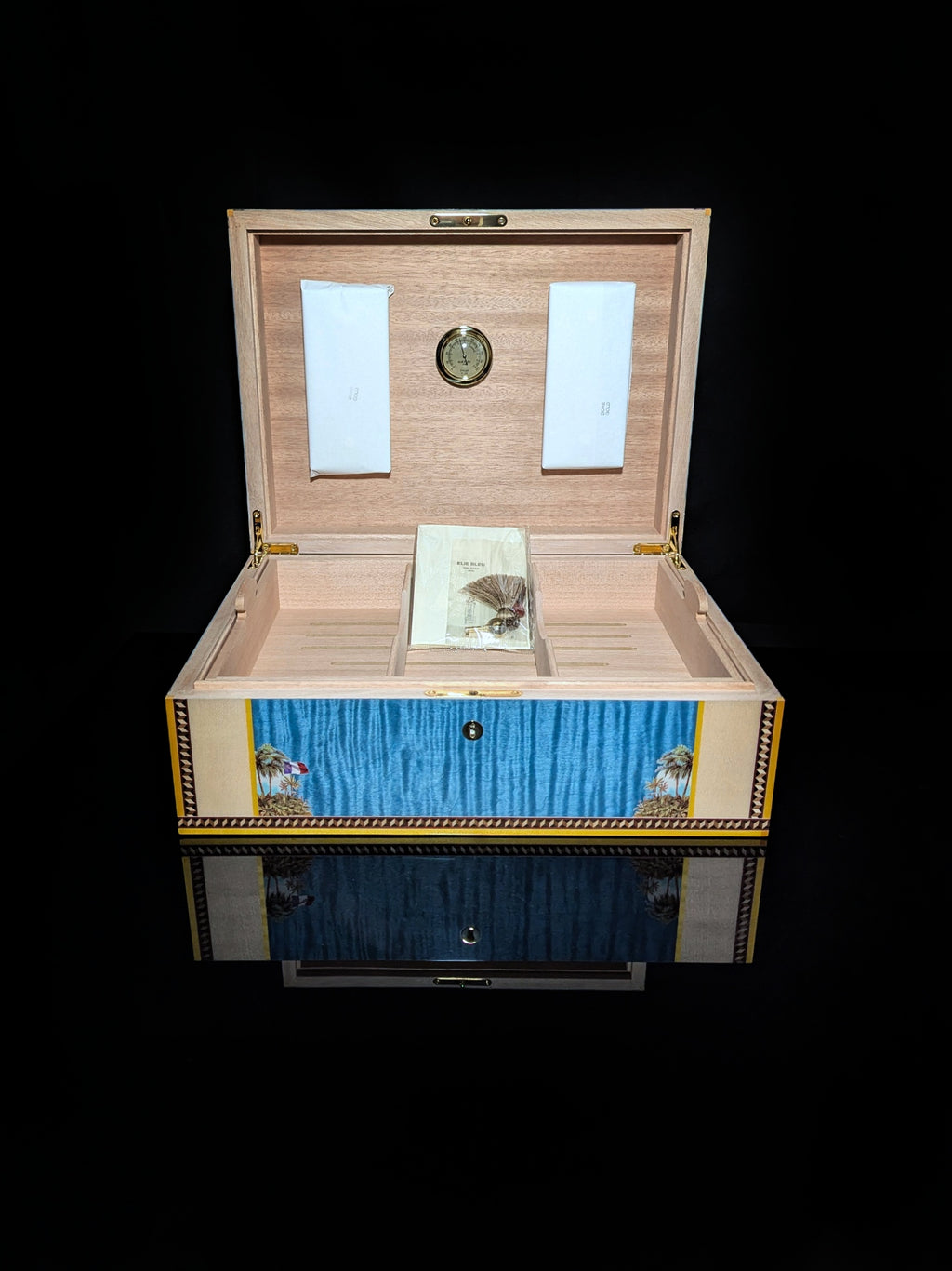Elie Bleu Alba Blue Sycamore Humidor 200 ct.