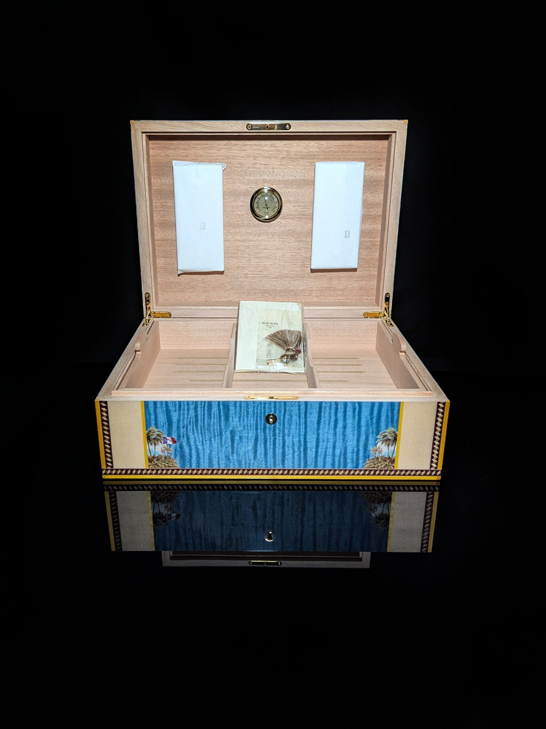Elie Bleu Alba Blue Sycamore Humidor 200 ct.