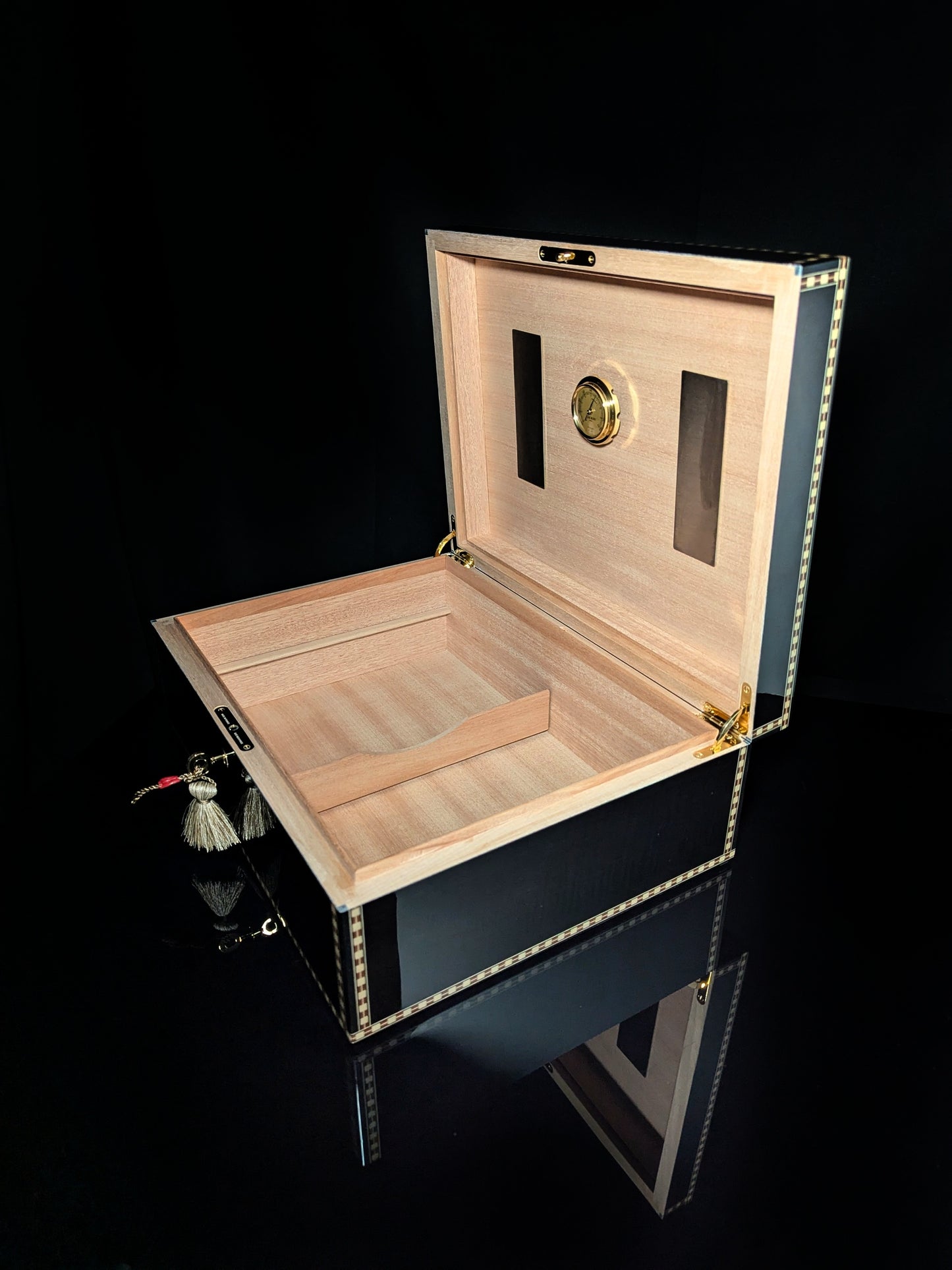 Elie Bleu Medals Black Sycamore humidor 200 count NIB