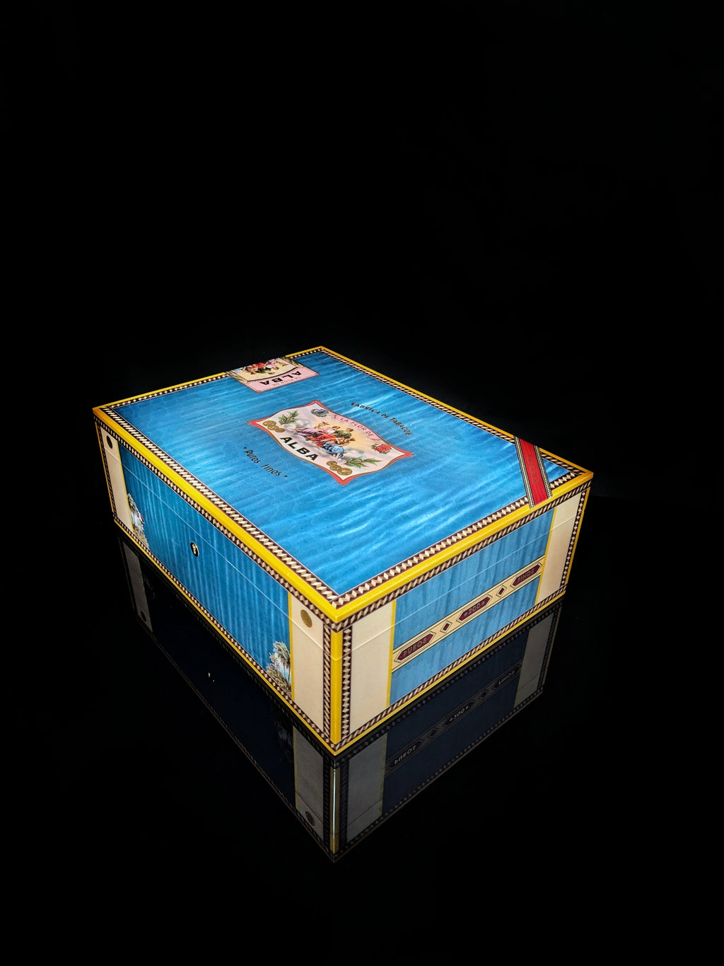 Elie Bleu Alba Blue Sycamore Humidor 200 ct.