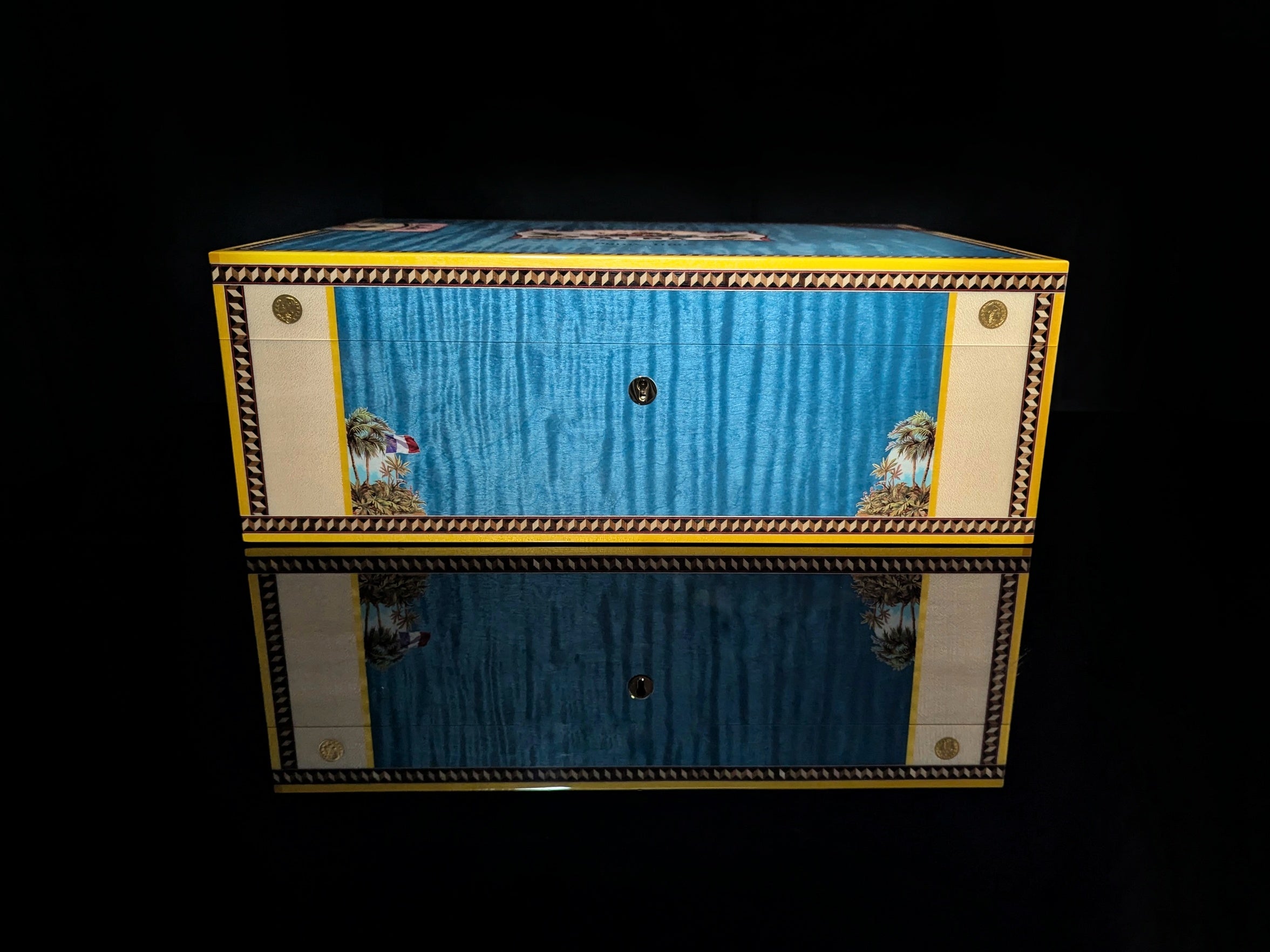 Elie Bleu Alba Blue Sycamore Humidor 200 ct.