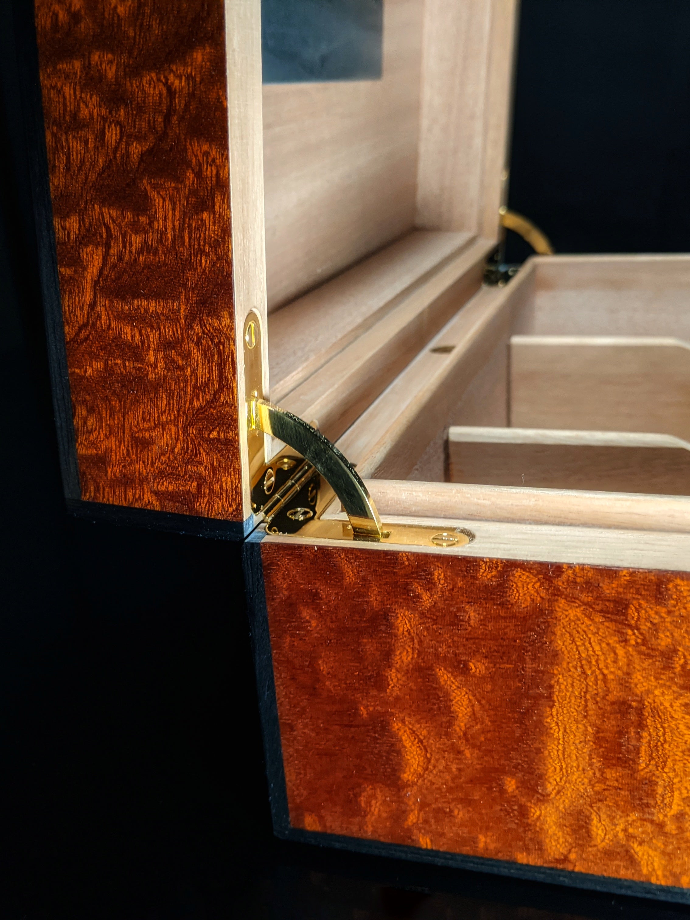 Elie Bleu Dappled Sapele Humidor 75 Count