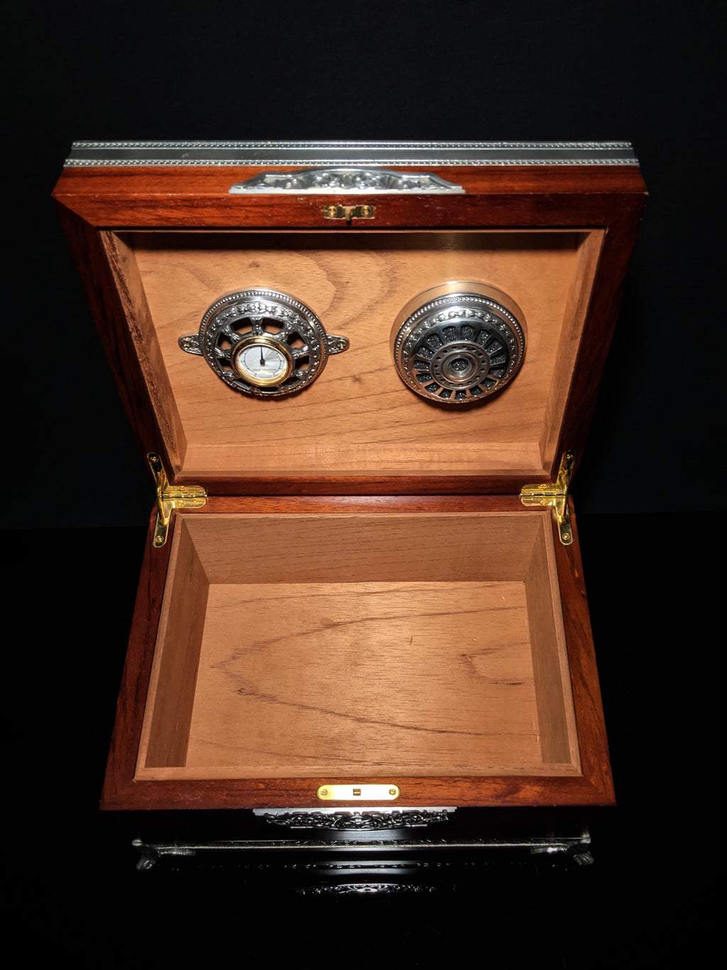 Royal Selangor Hand Finished Leaf Dominica Collection Pewter Leaf Humidor