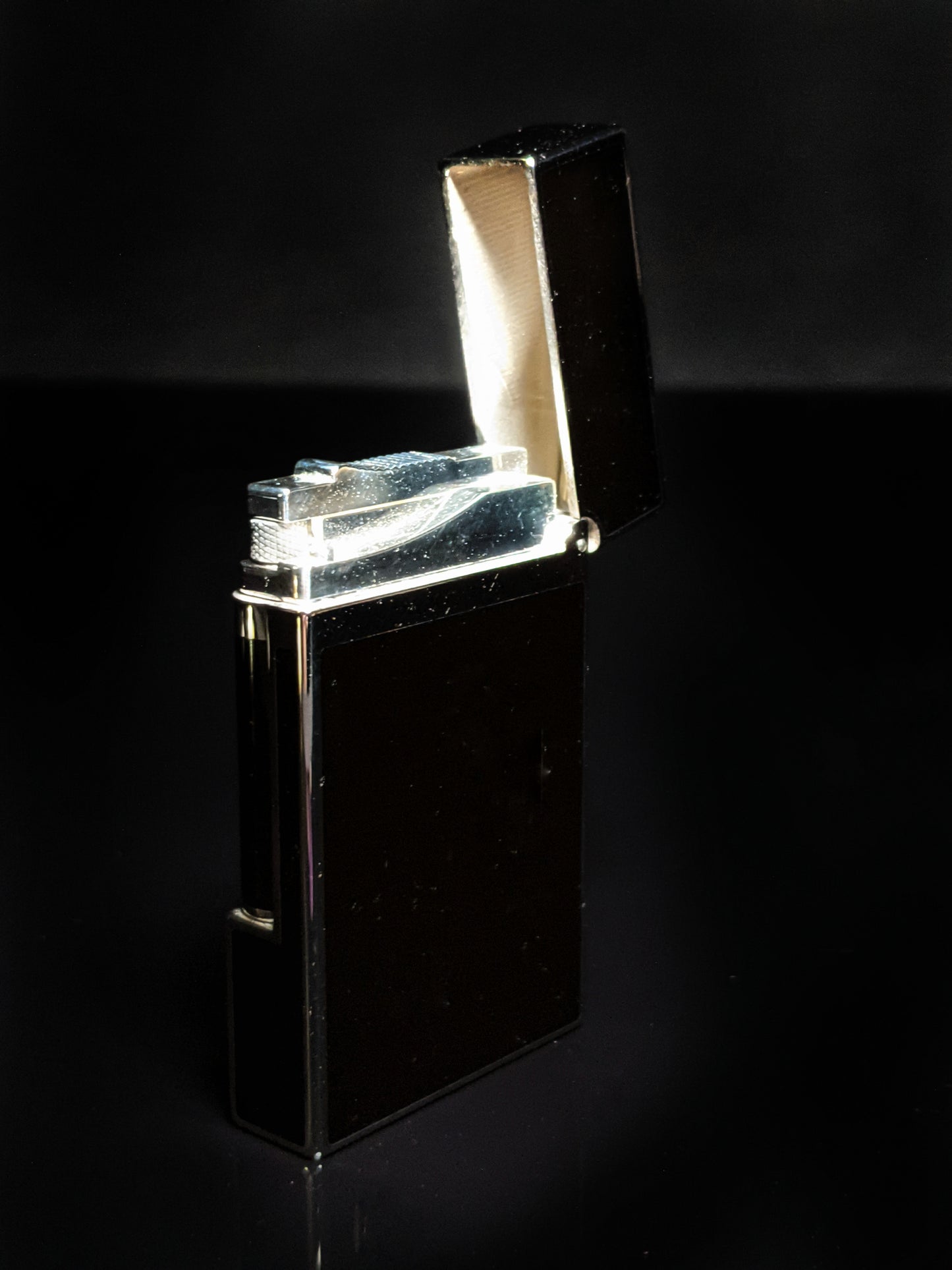 S.T.Dupont Diamond Solitaire L2 Lighter preowned in original box good condition