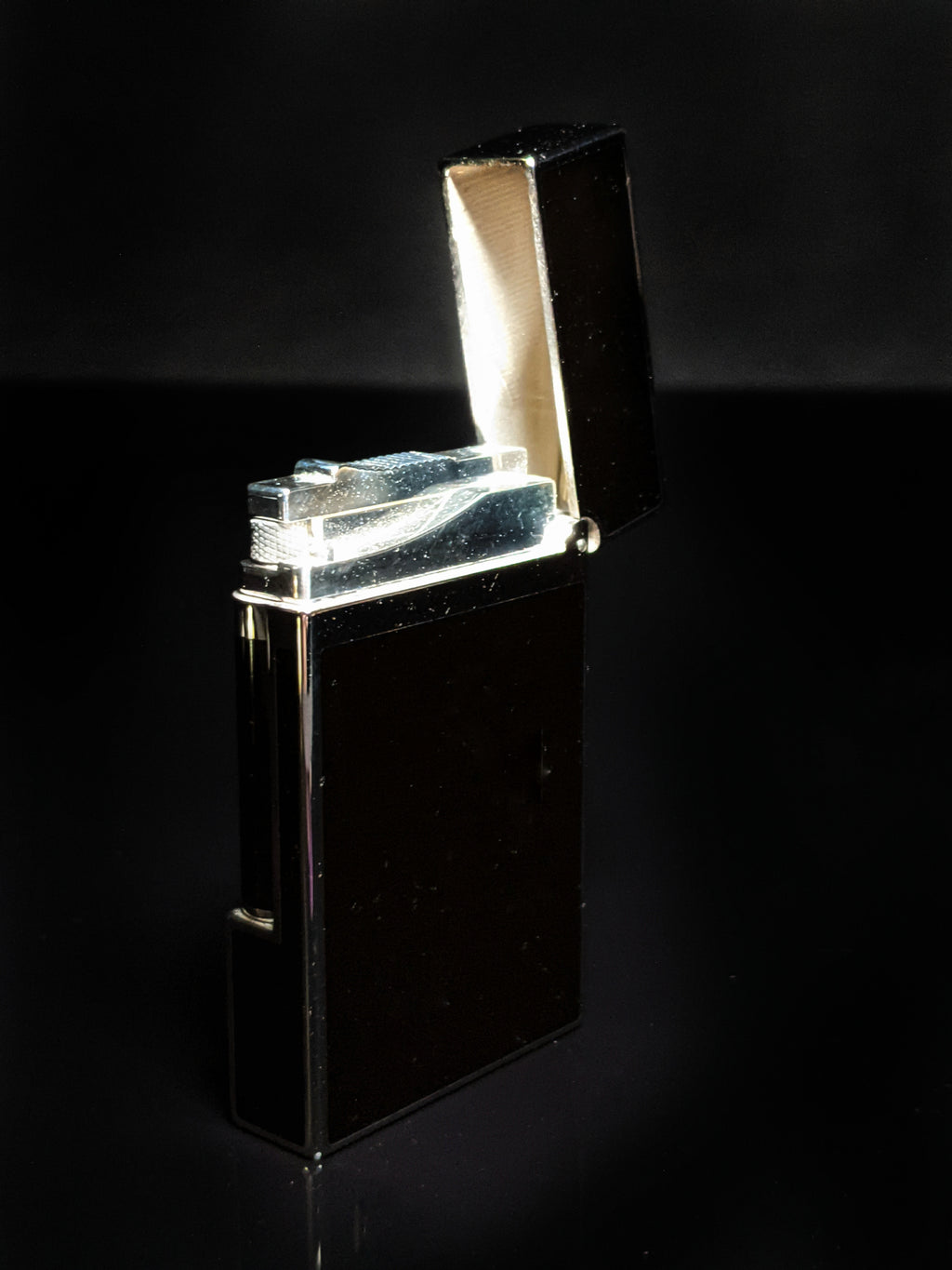 S.T.Dupont Diamond Solitaire L2 Lighter preowned in original box good condition