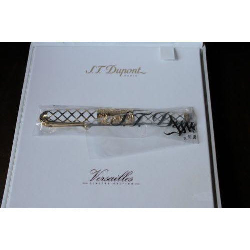 s.t.dupont ltd edition " Versailles" Fountain Pen in the  original box w papers