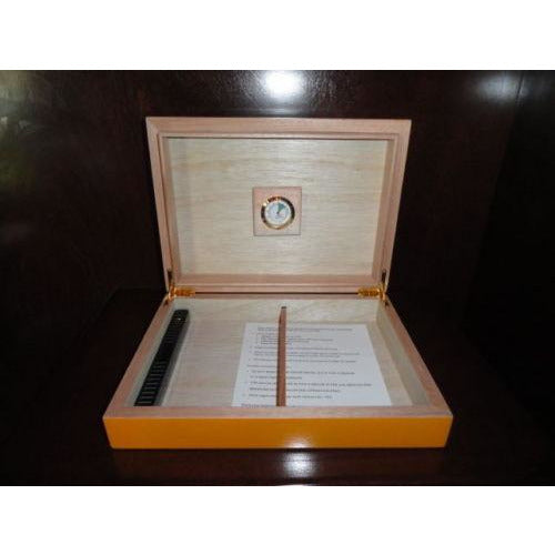 travel humidor new in the original box