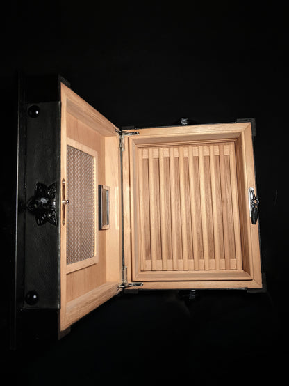 Brizard and co. The "Chesterfield" Humidor - 60/70 Count (Black)