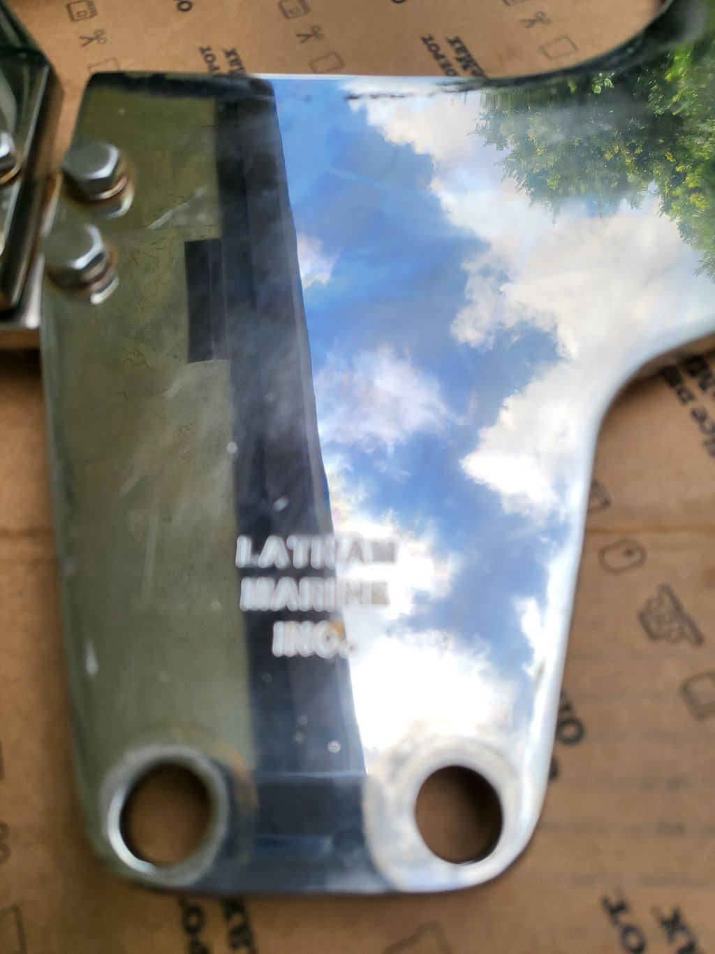 Merc 3 Litre 250 Wing Plate Center Engine