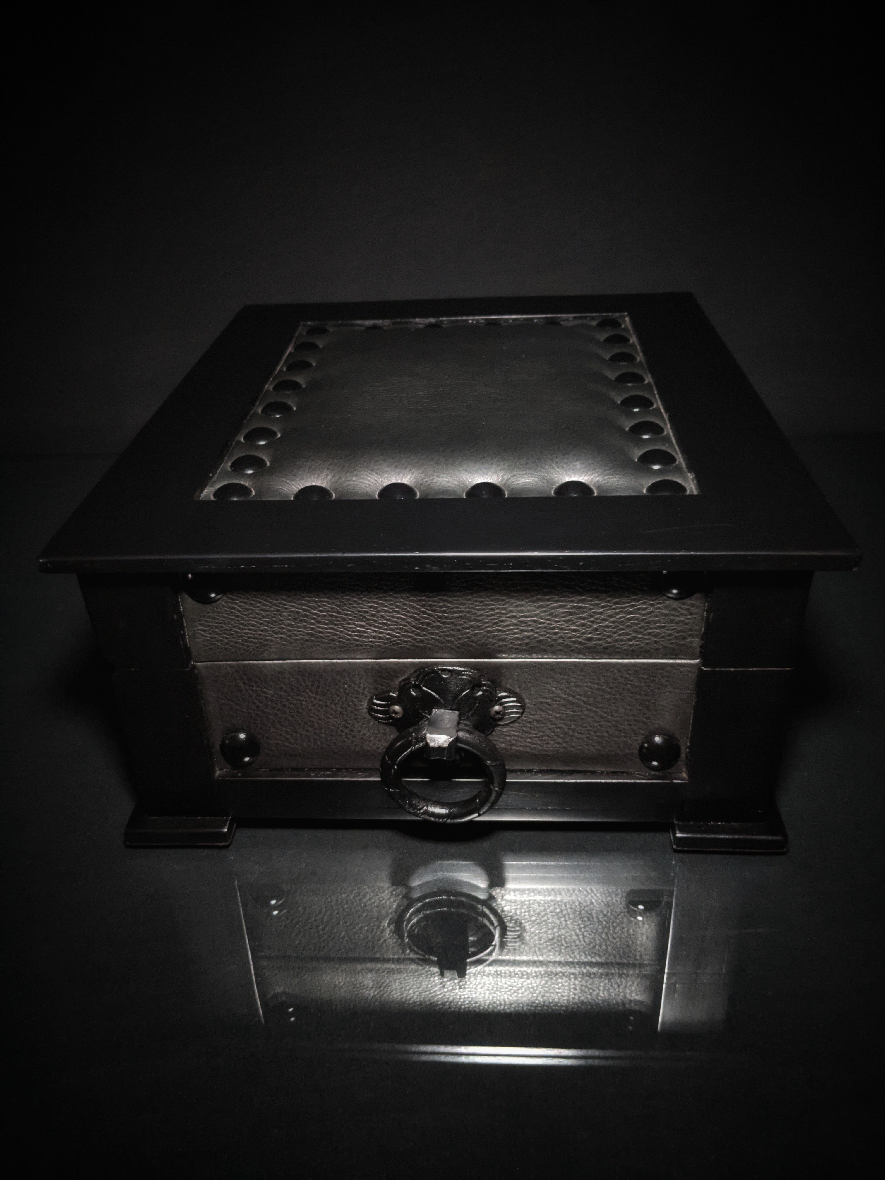 Brizard and Co. - The "Chesterfield" Humidor - 60/70 Count (Black) NIB USA