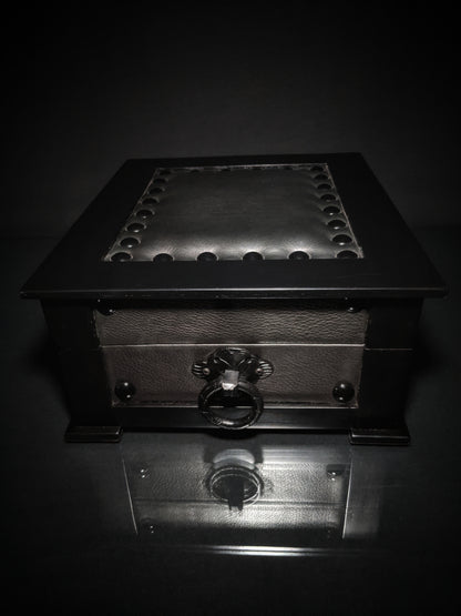 Brizard and co. The "Chesterfield" Humidor - 60/70 Count (Black)