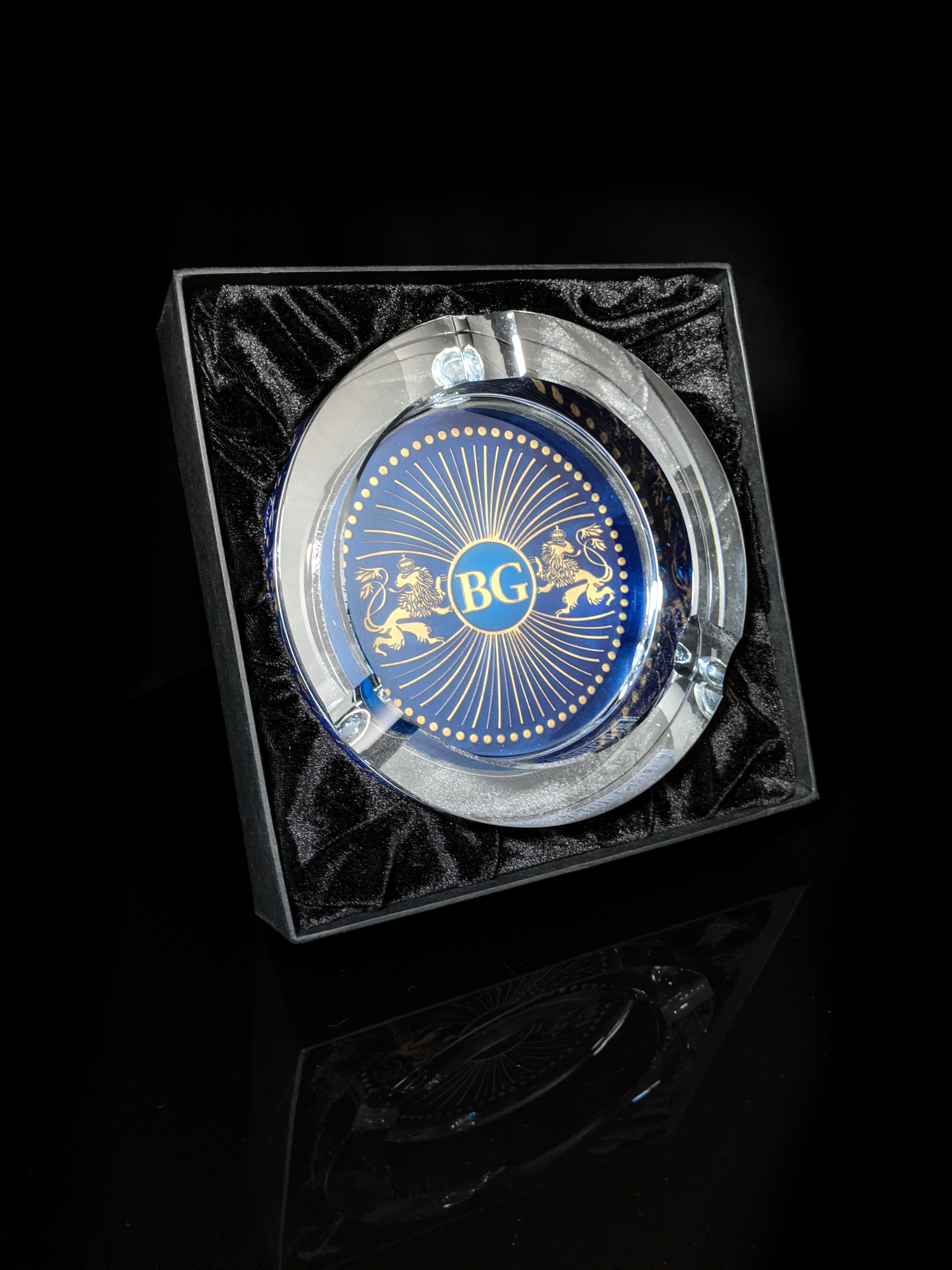 Arturo Fuente custom heavy clear glass ashtray. NIB 7 7/8" Diameter