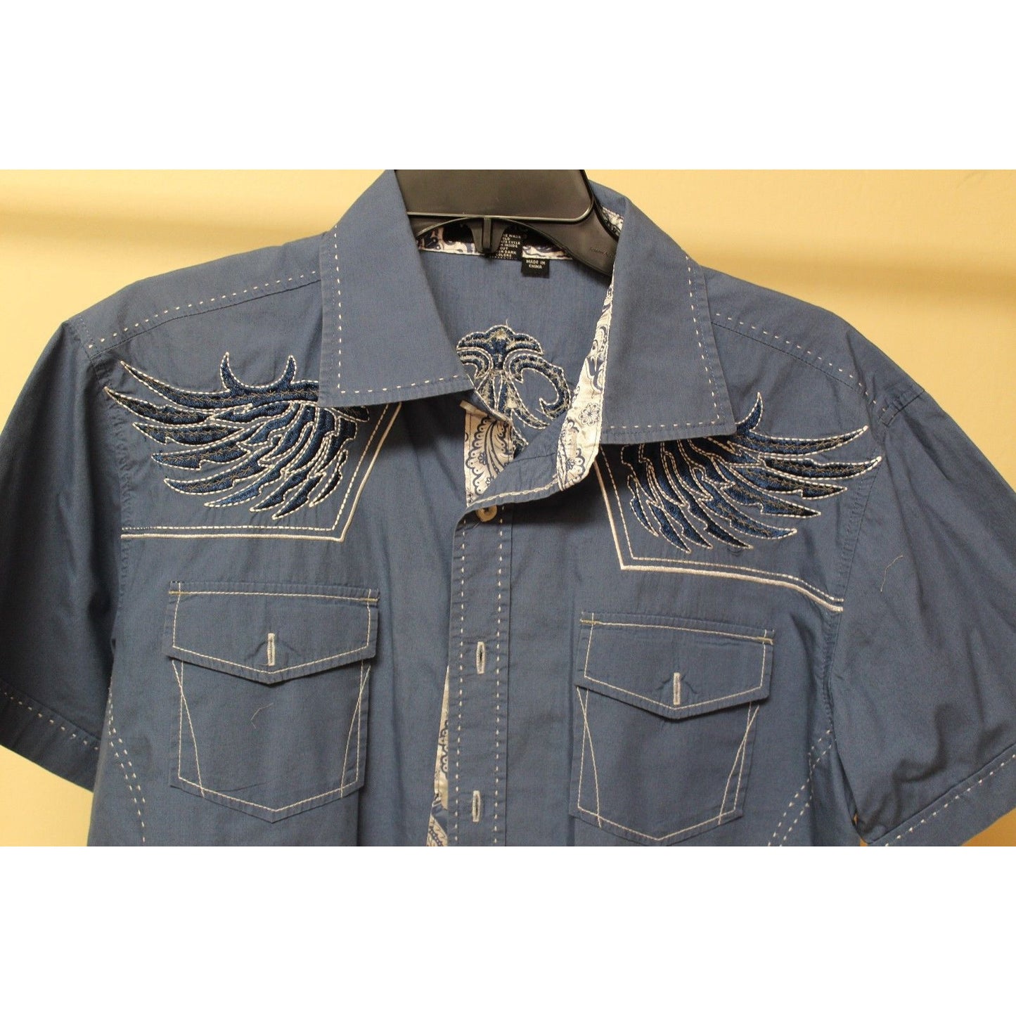 Men's Victorious Los Angeles Blue Short Sleeve Button Up Shirt Size Medium