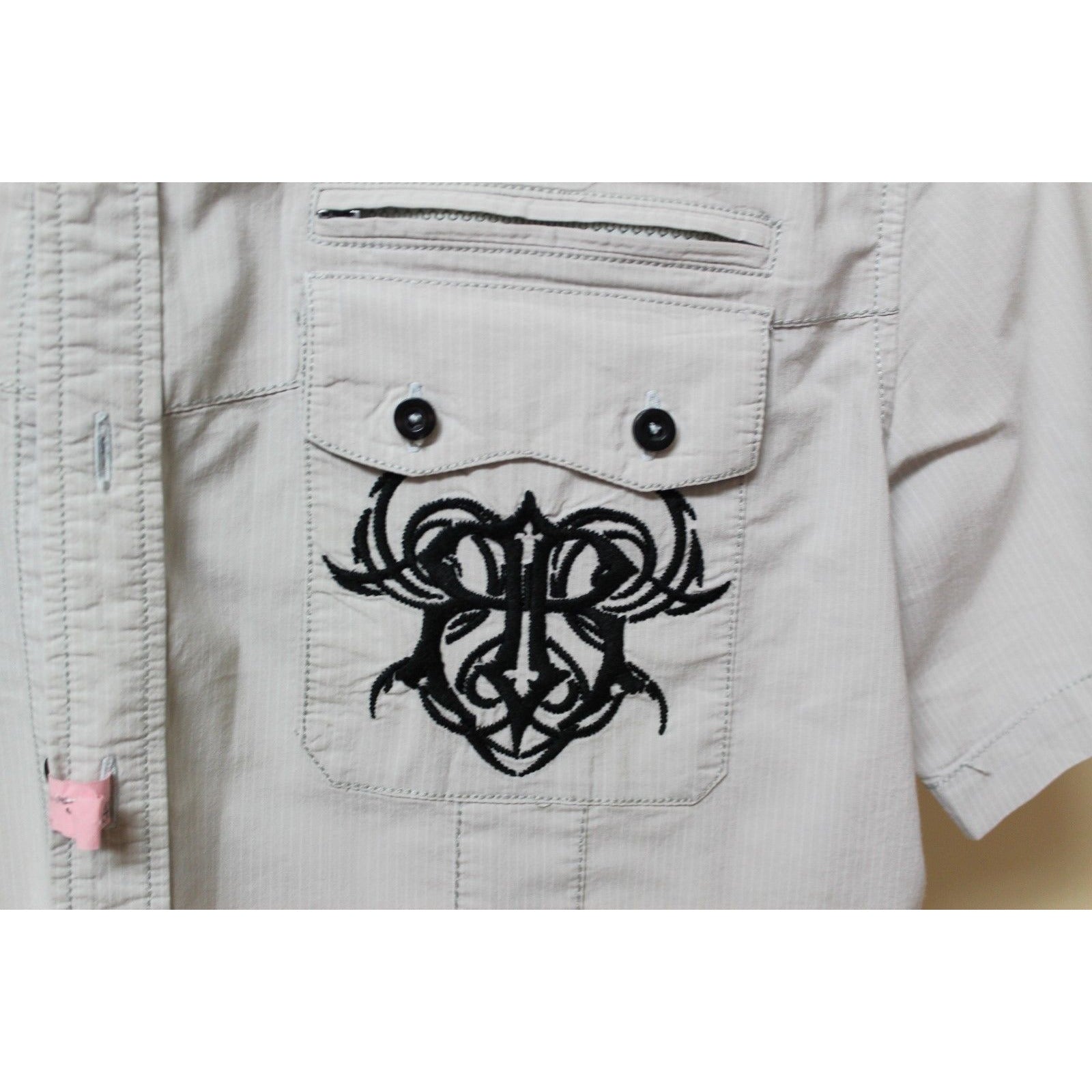Men's Roar Signature Tan Short Sleeve Button Up Shirt Size Medium