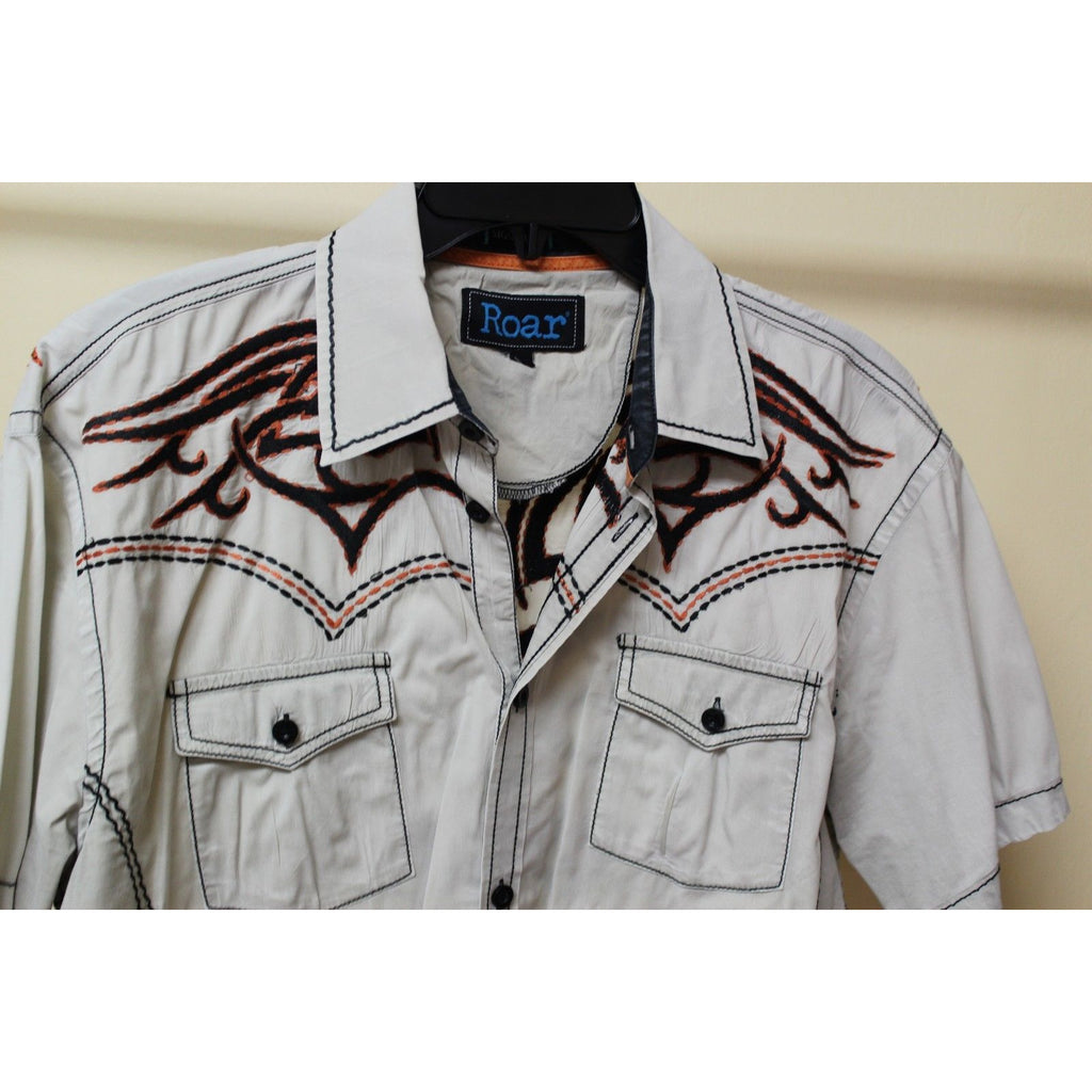 Men's Roar Signature Tan Short Sleeve Button Up Shirt Size Medium
