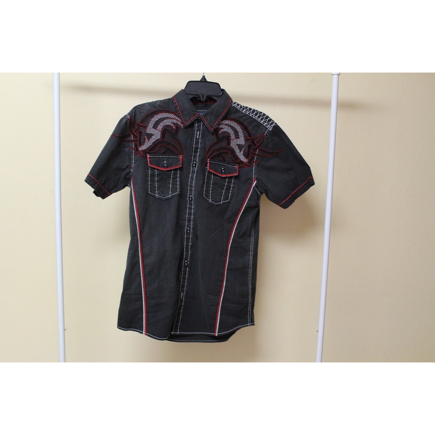 Men's Roar Signature Black Short Sleeve Button Up Shirt Size Medium