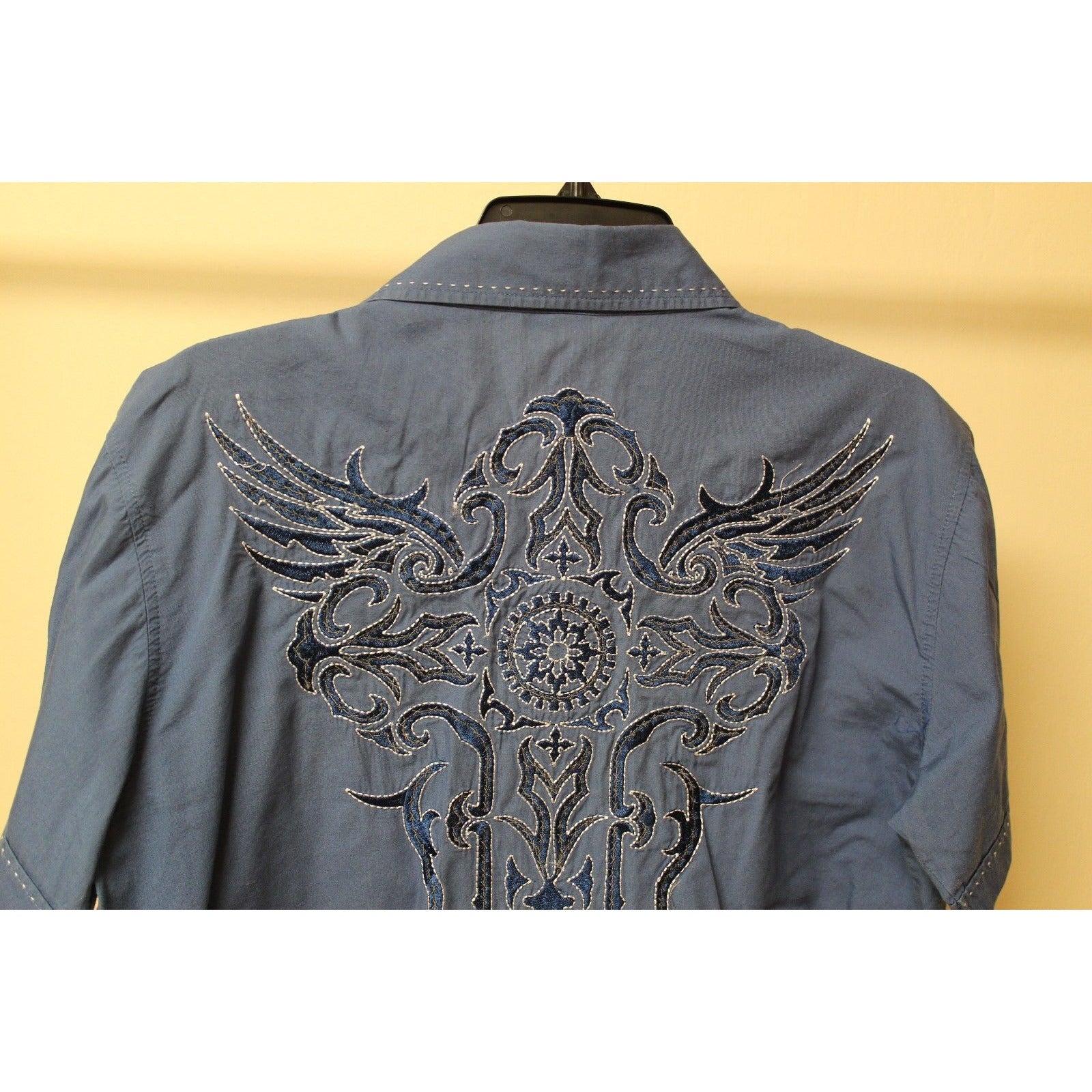 Men's Victorious Los Angeles Blue Short Sleeve Button Up Shirt Size Medium