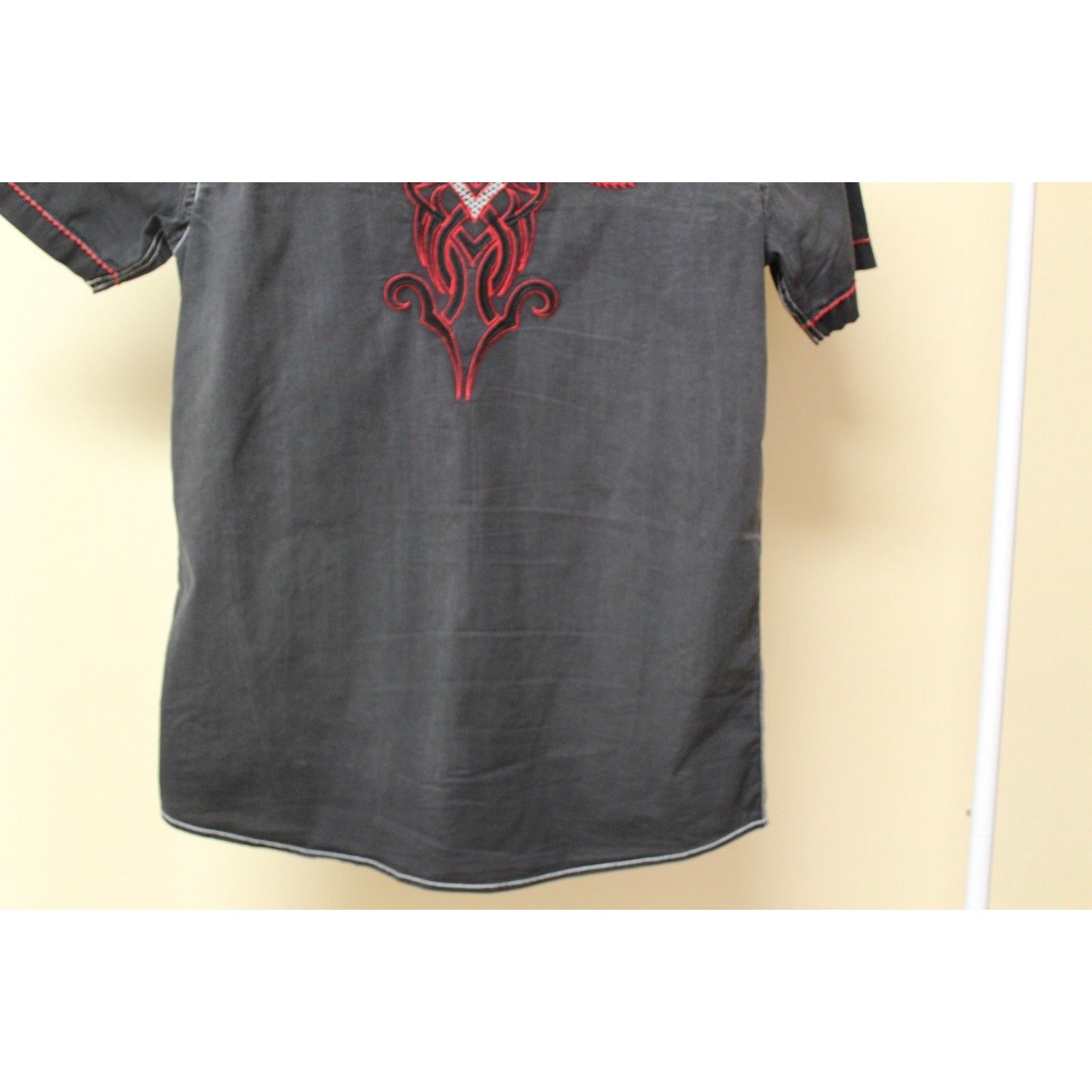 Men's Roar Signature Black Short Sleeve Button Up Shirt Size Medium
